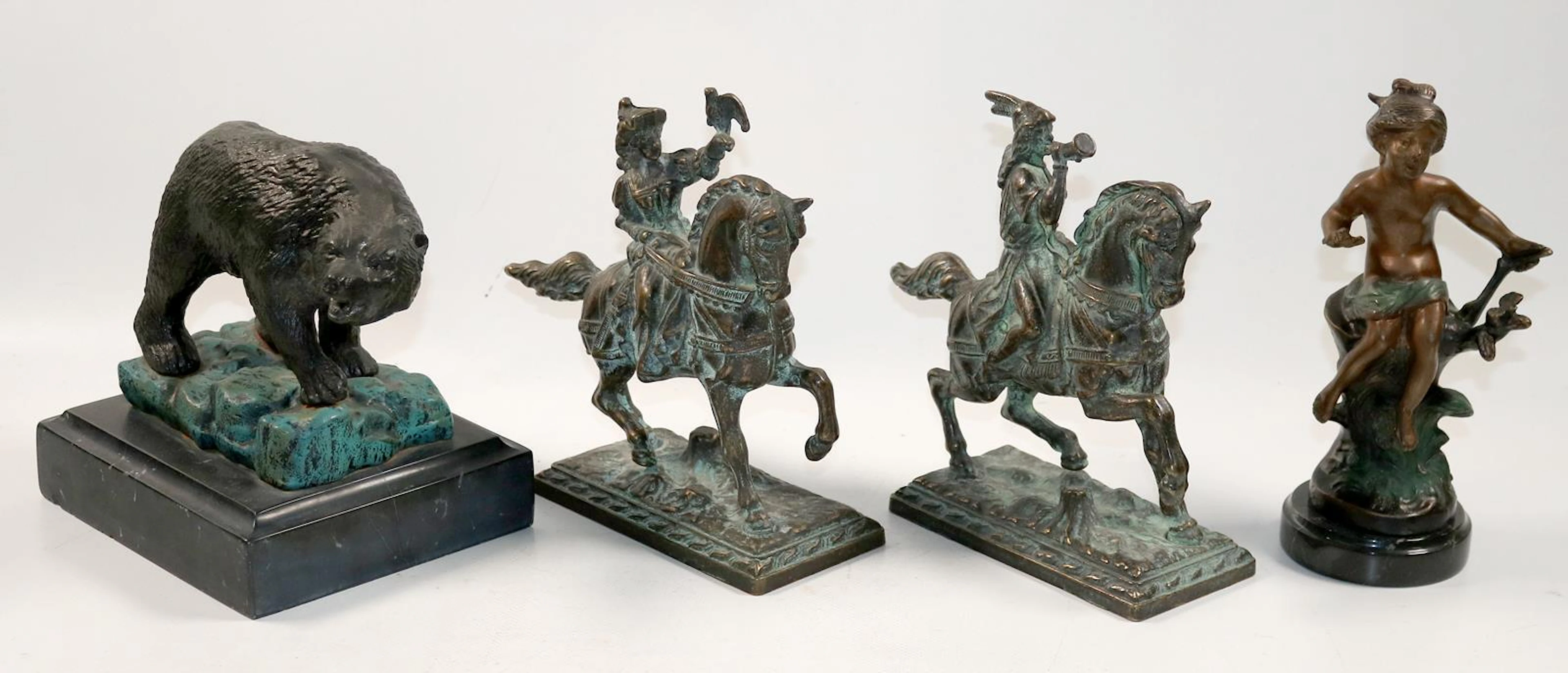 Kleinbronzen. 4 Kleinbronzen