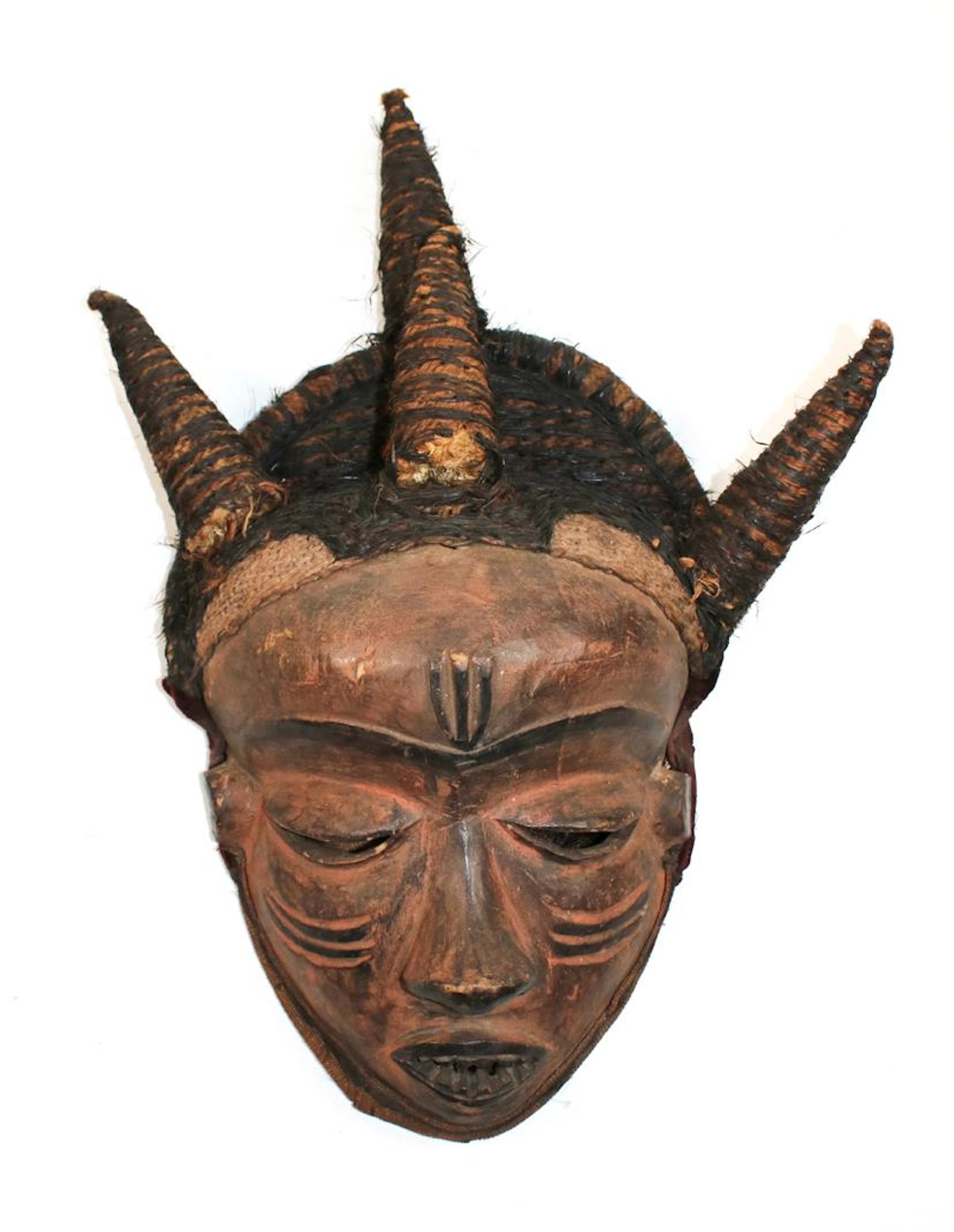 Pende Kongo. Maske Mbuya mit Basthörnern