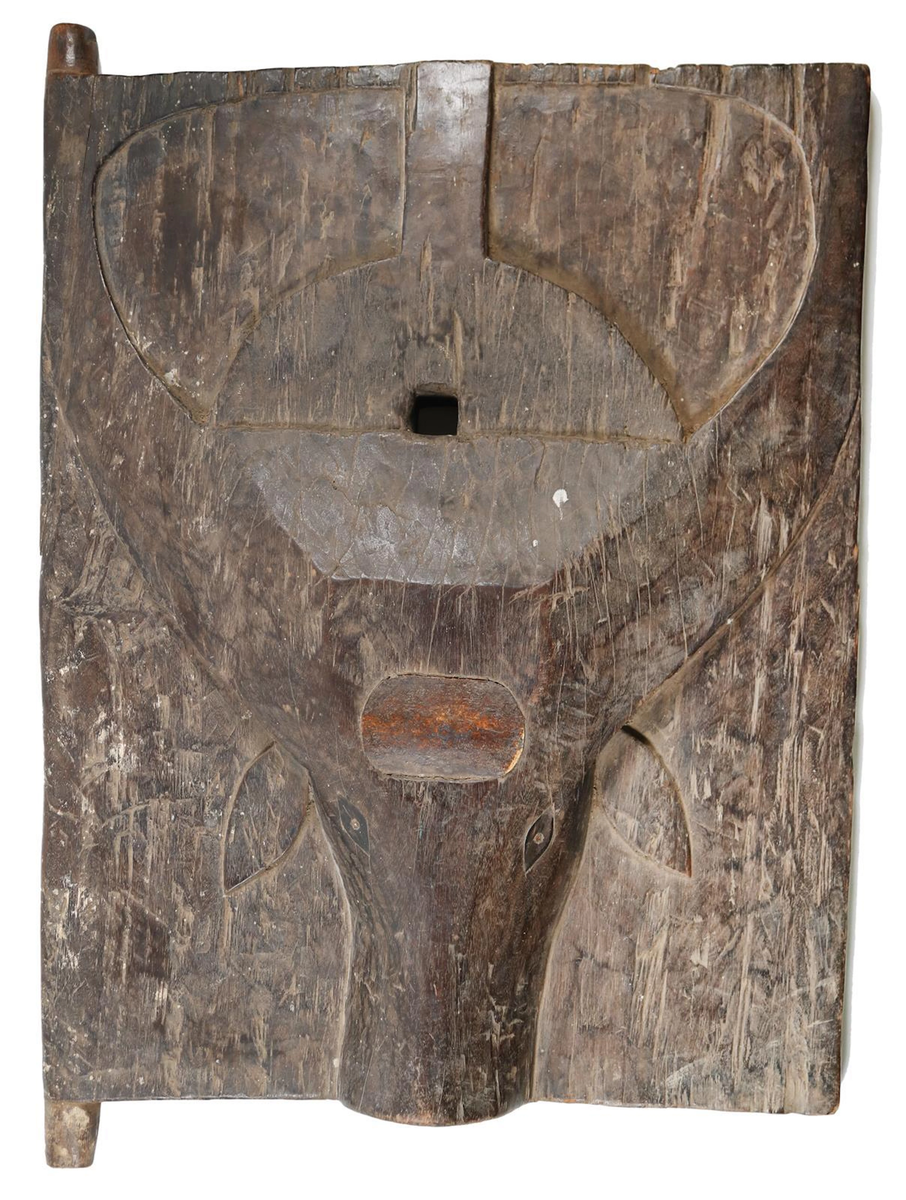 Sulawesi Toraja Holztür wohl eines Kornspeichers. Tür dunkel patiniert