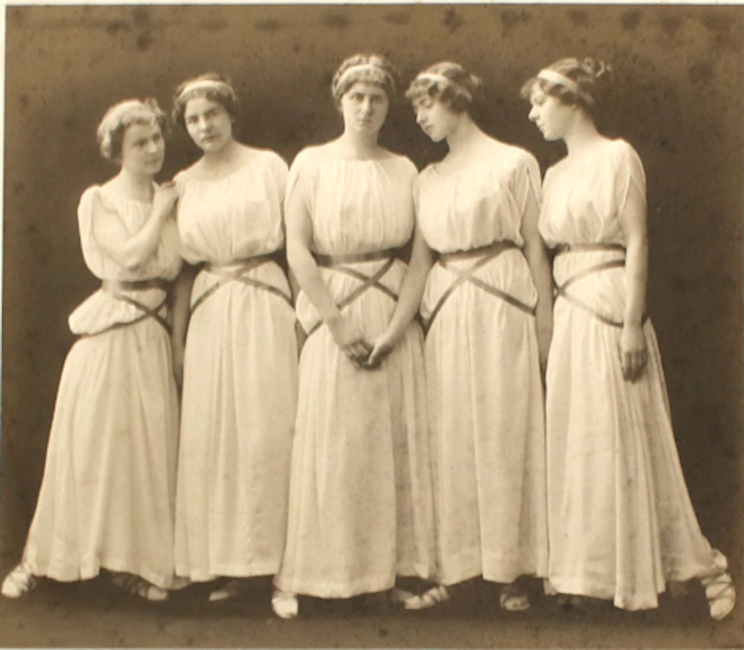 Andersen, Theodor (? - Stuttgart 1905). 5 Darstellerinnen in griechischen
