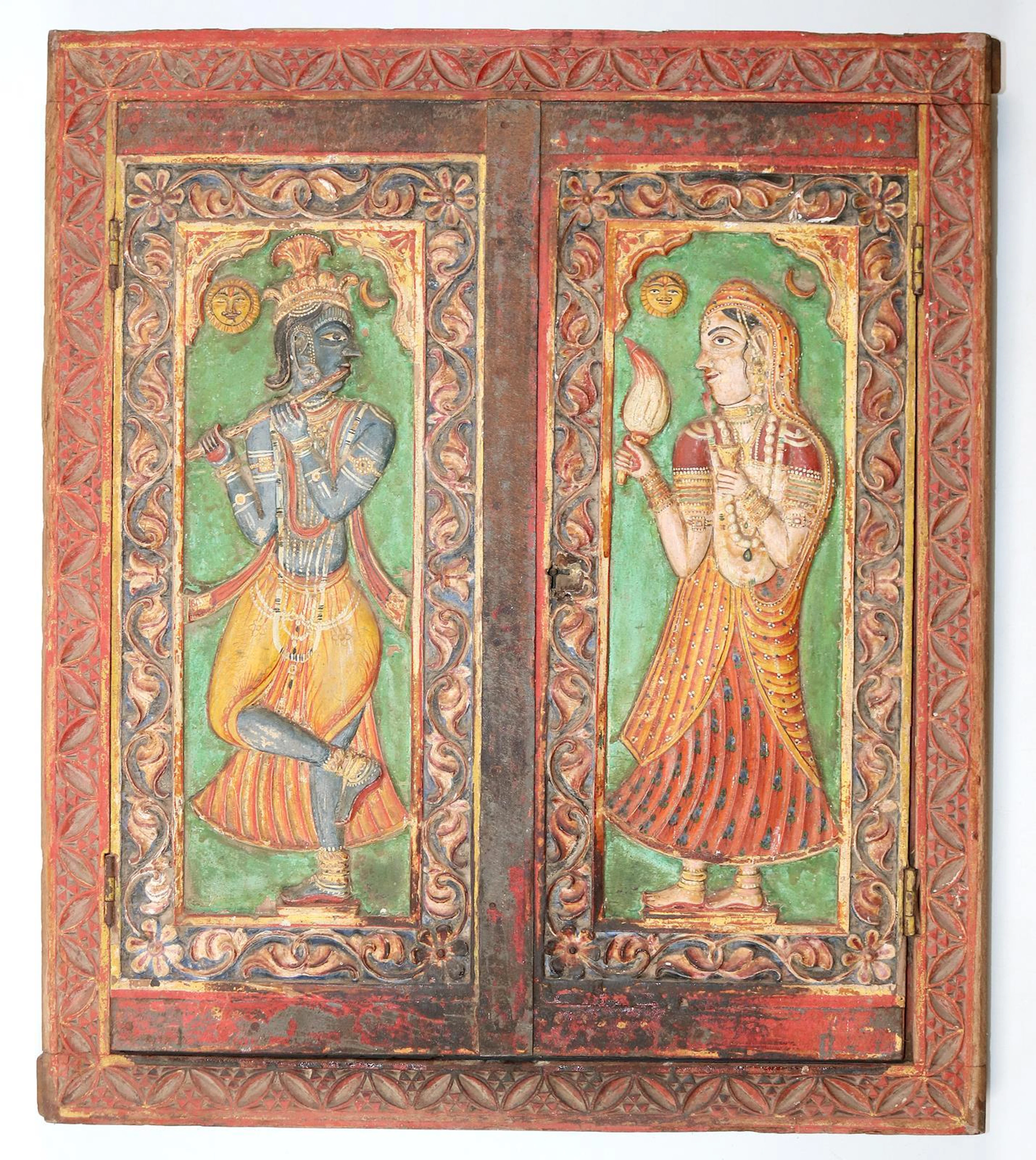 Rhada Krishna Holzfenster. Indien um 1900. Reliefschnitzerei mit Krishna