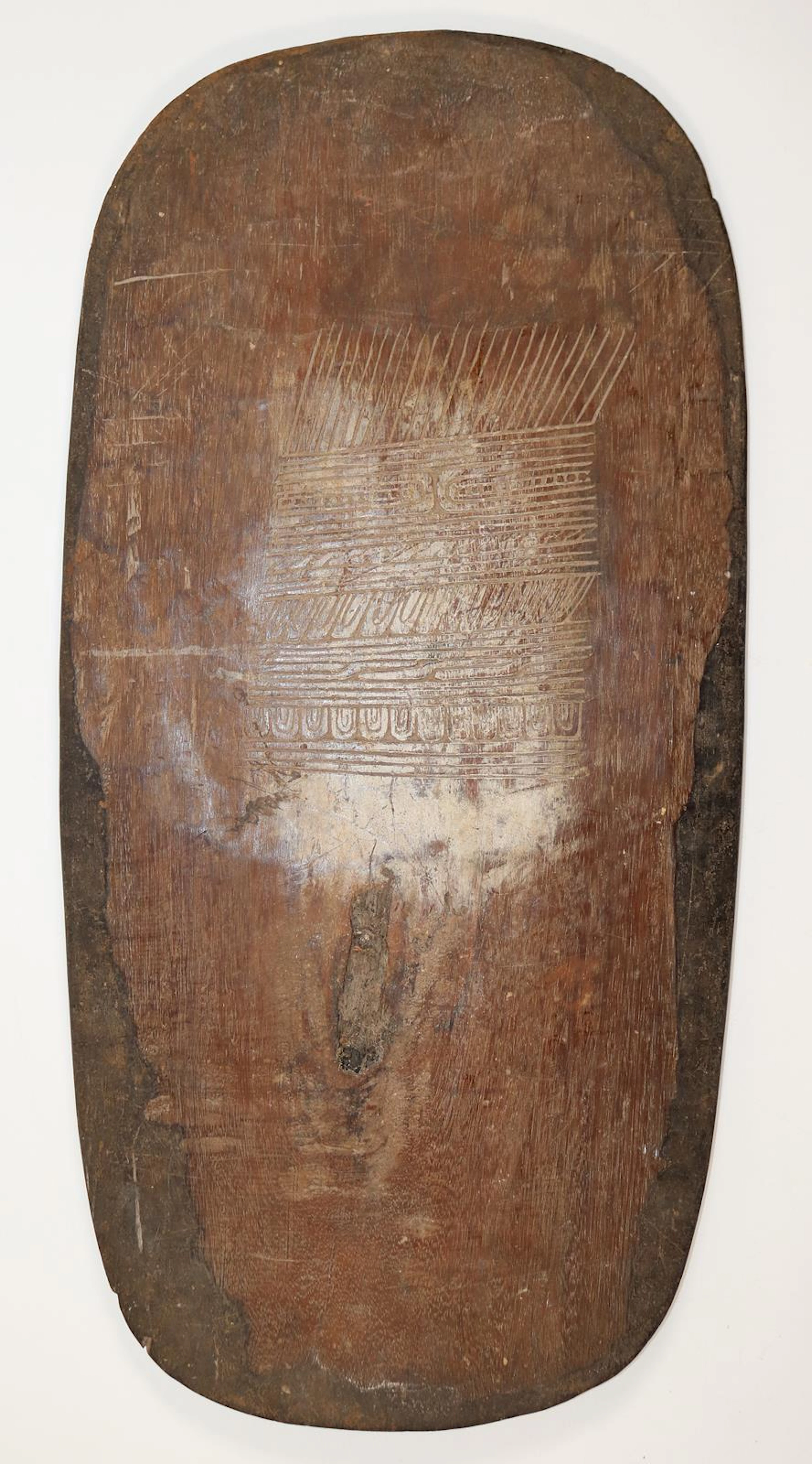 Rituelles Holzschild, Papua Neuguinea. Frontplatte mit geschnitzter