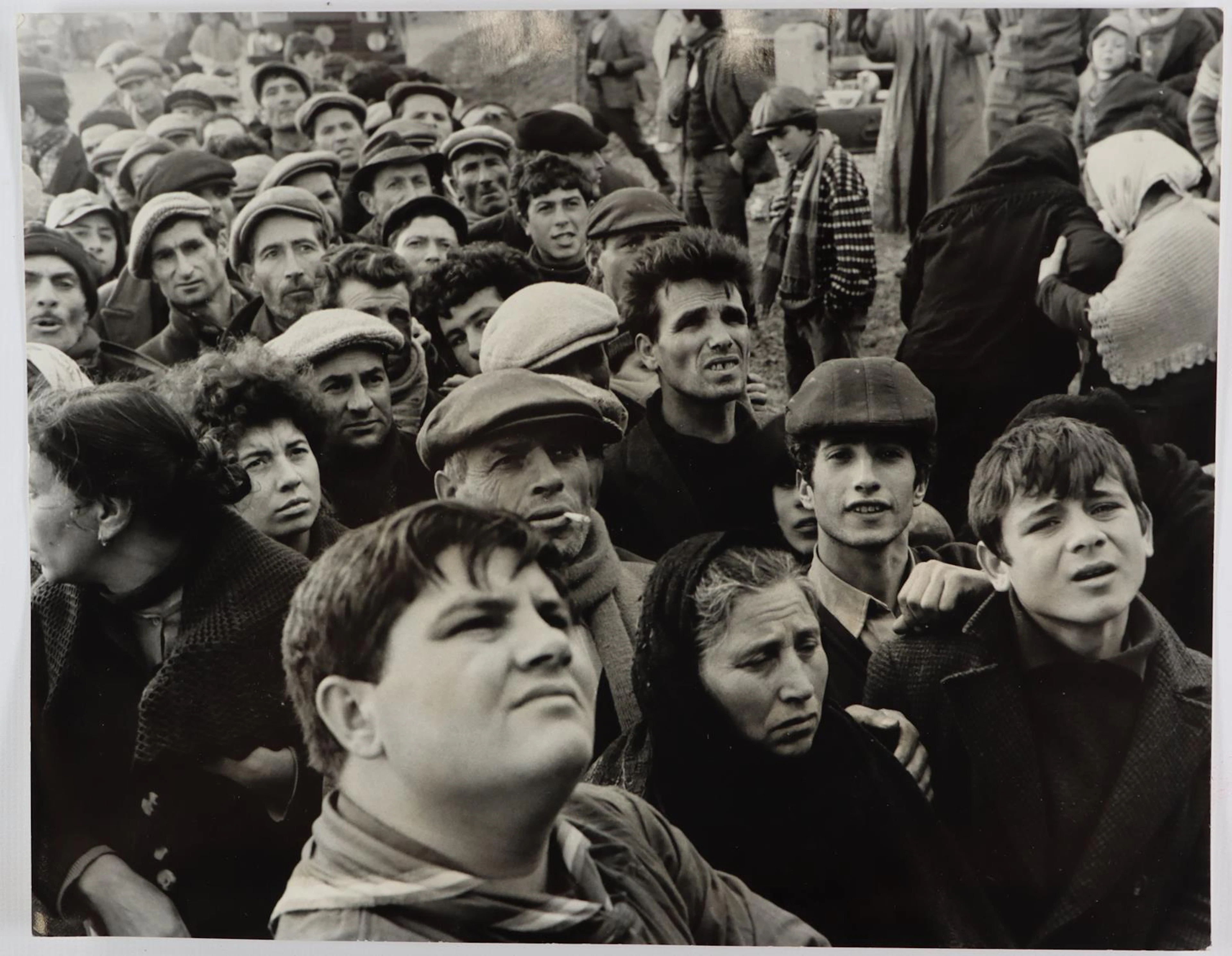Dondero, Mario (1928 Mailand - 2015 Petritoli). Belice 1968. Silbergelatineabzüg