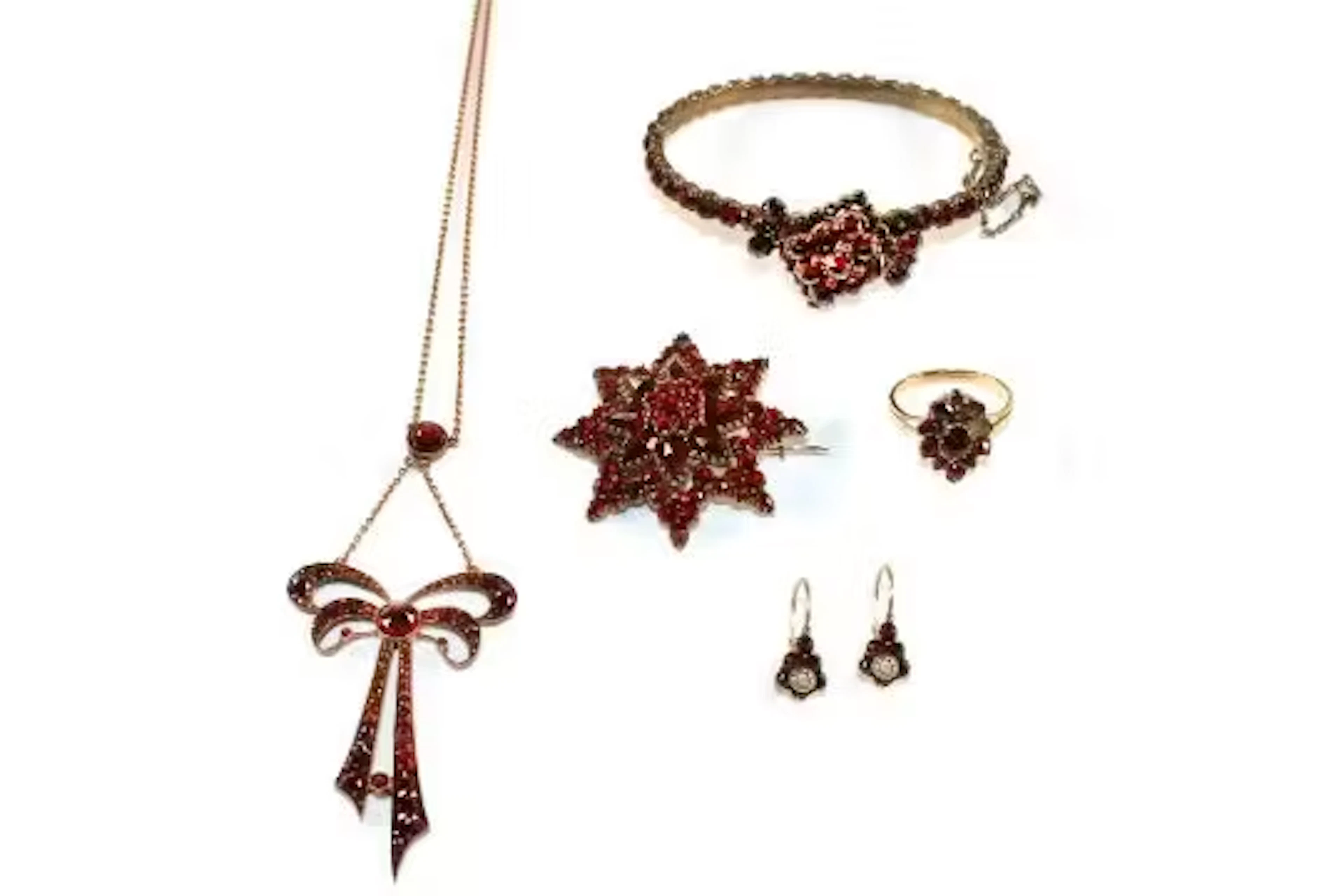 Granatschmuck.