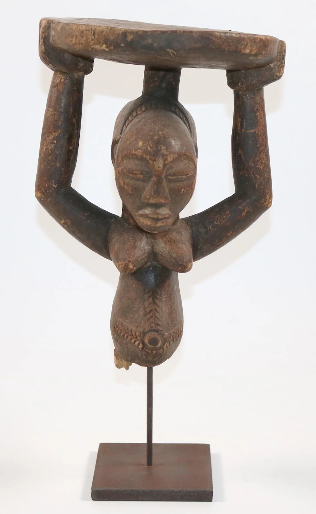 Vier Teile ethnologisches. Fragment einer Nackenstütze