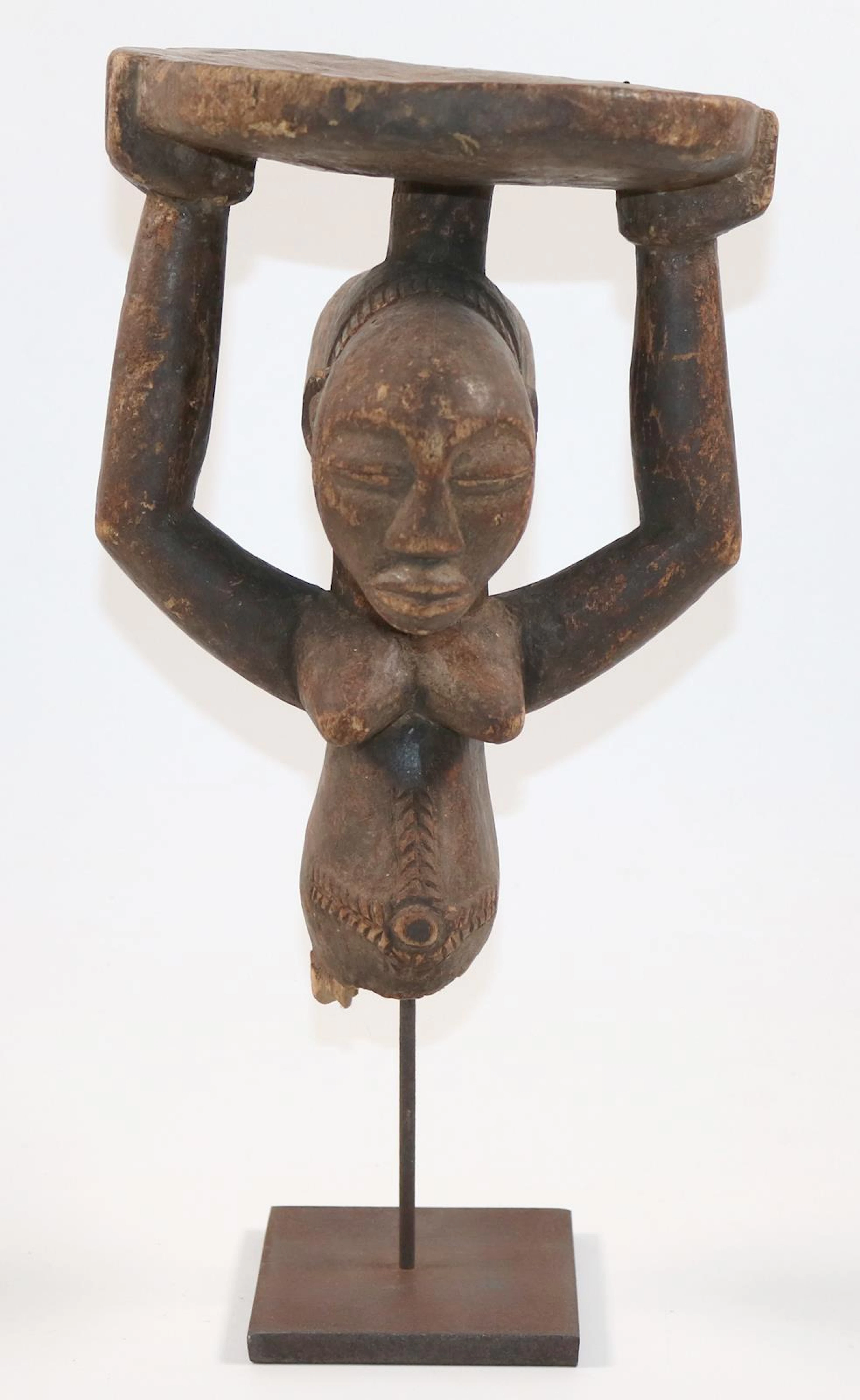 Vier Teile ethnologisches. Fragment einer Nackenstütze