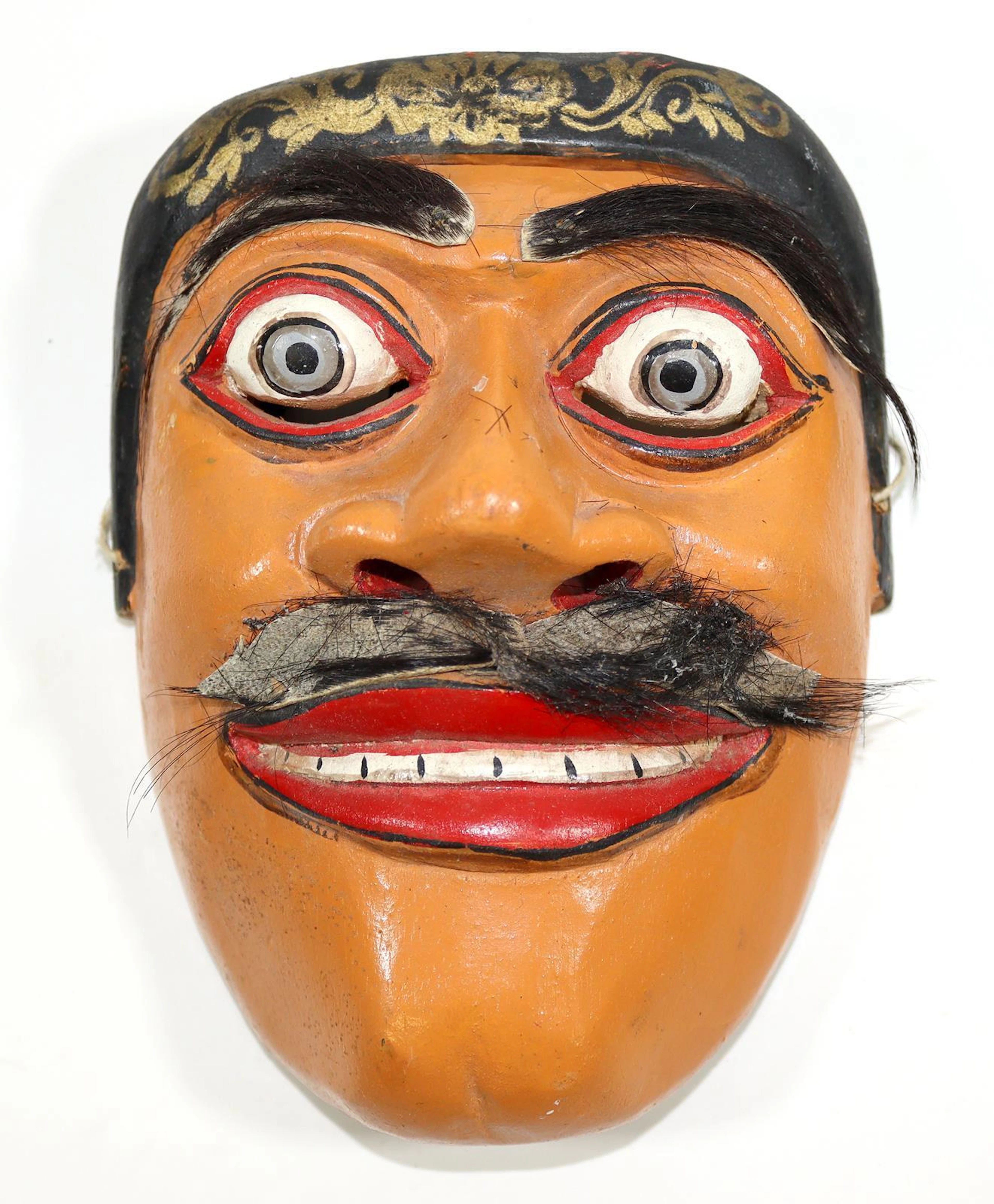 Maske Indonesien. Holzmaske mit Bart Glubschaugen. Farbfassung. Wohl