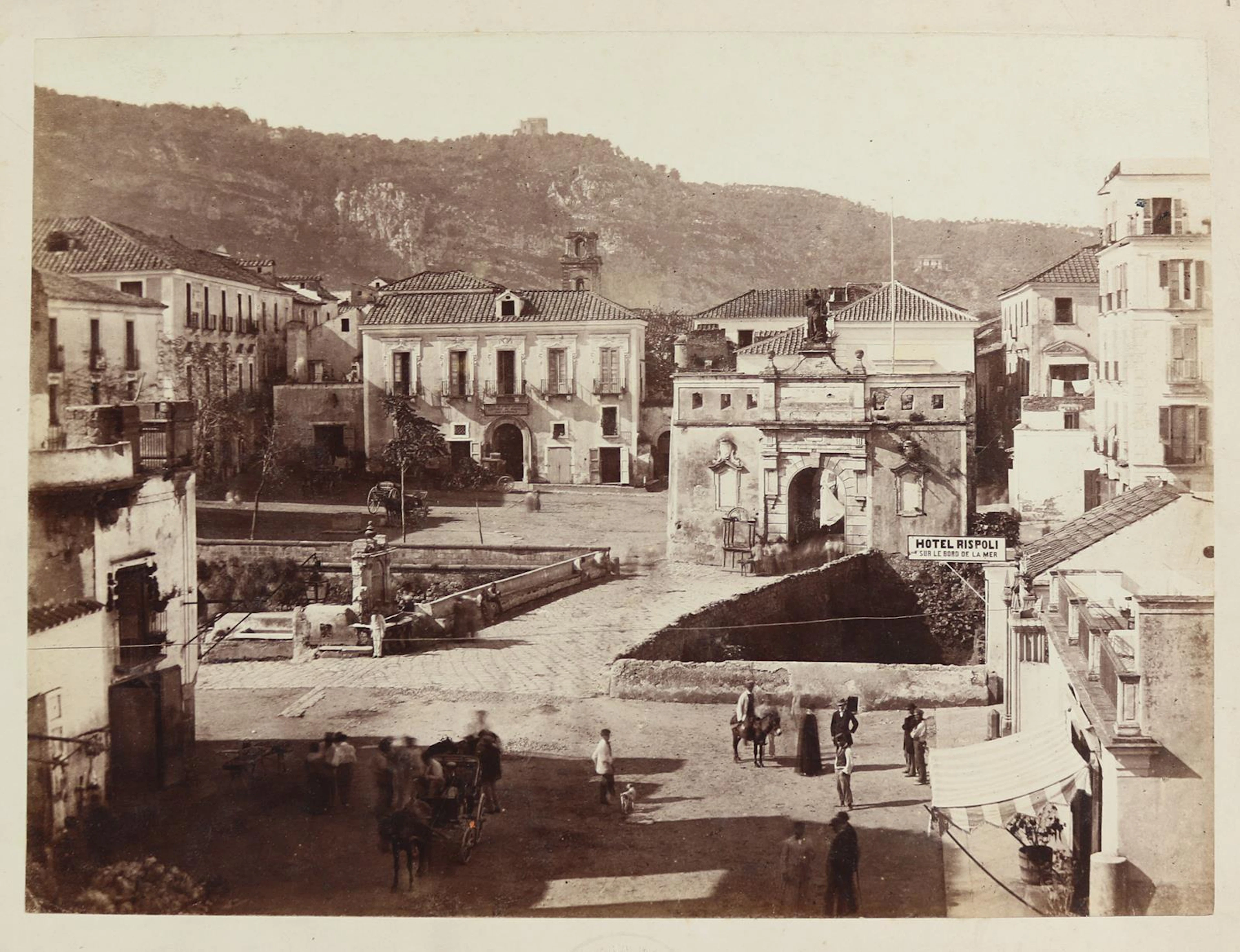Konvolut bestehend aus 25 Photographien. Überwiegend Italien ca. 1880-