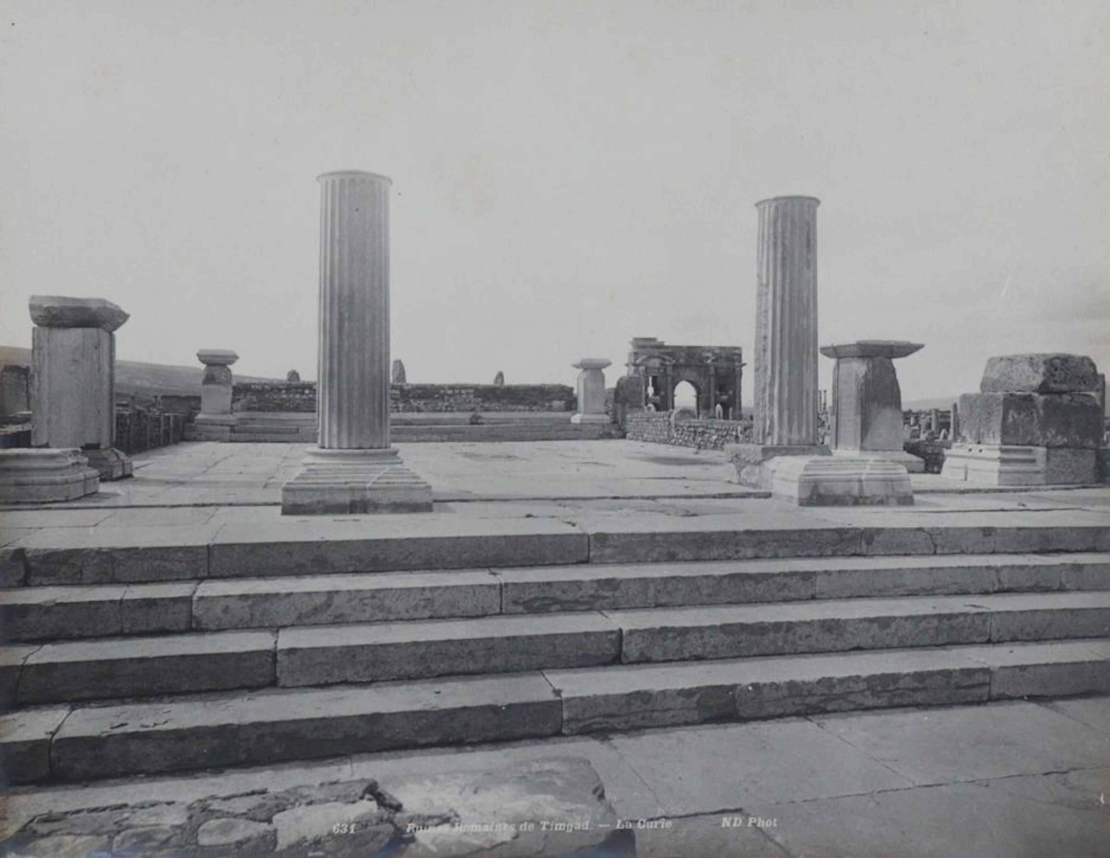 Timgad (Deckeltitel). Album mit 16 (davon 1 gefalt. Panorama) auf