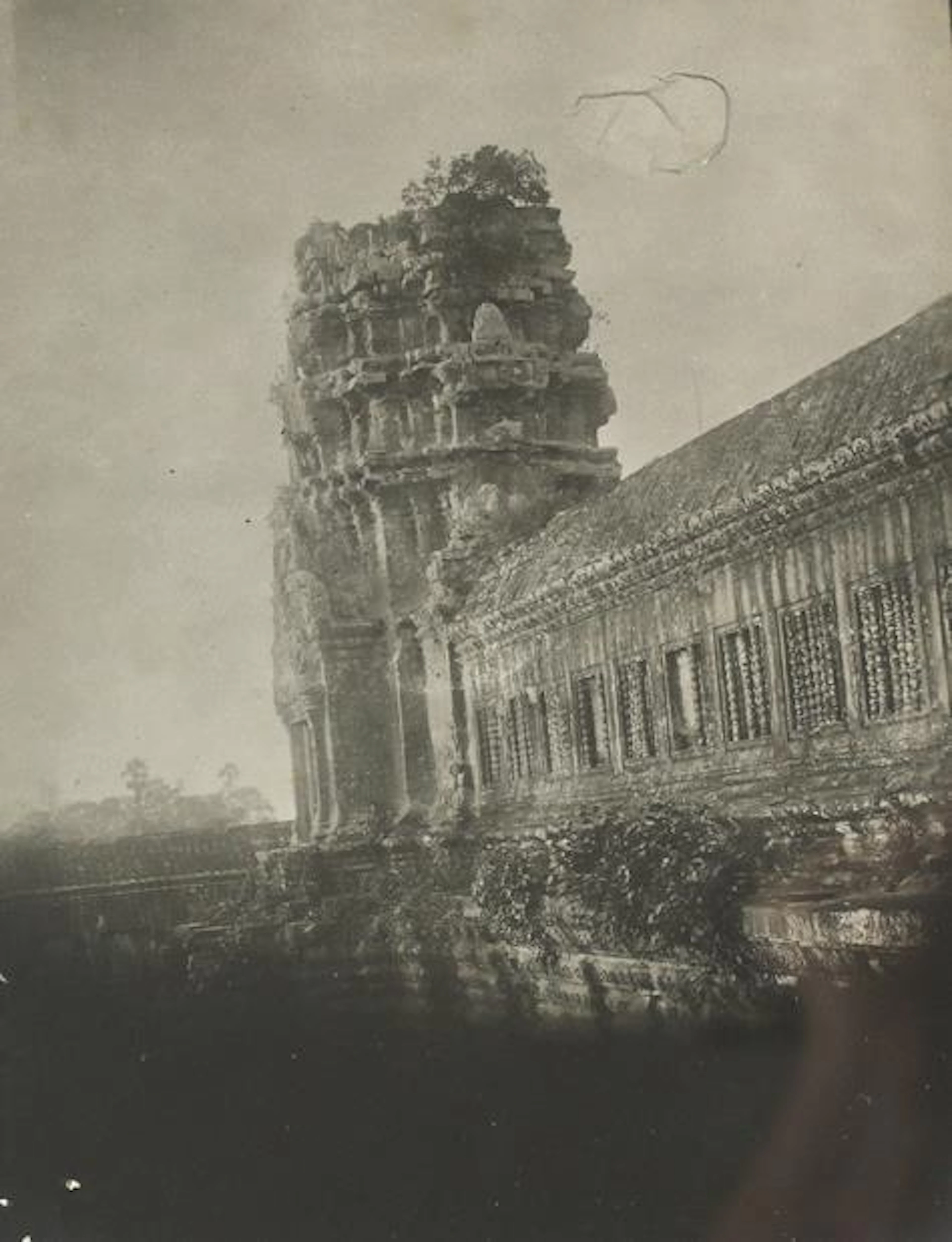 Angkor Wat. Ruinen einer Tempelanlage. Wohl frühes 20. Jh. Silbergelatineabzug