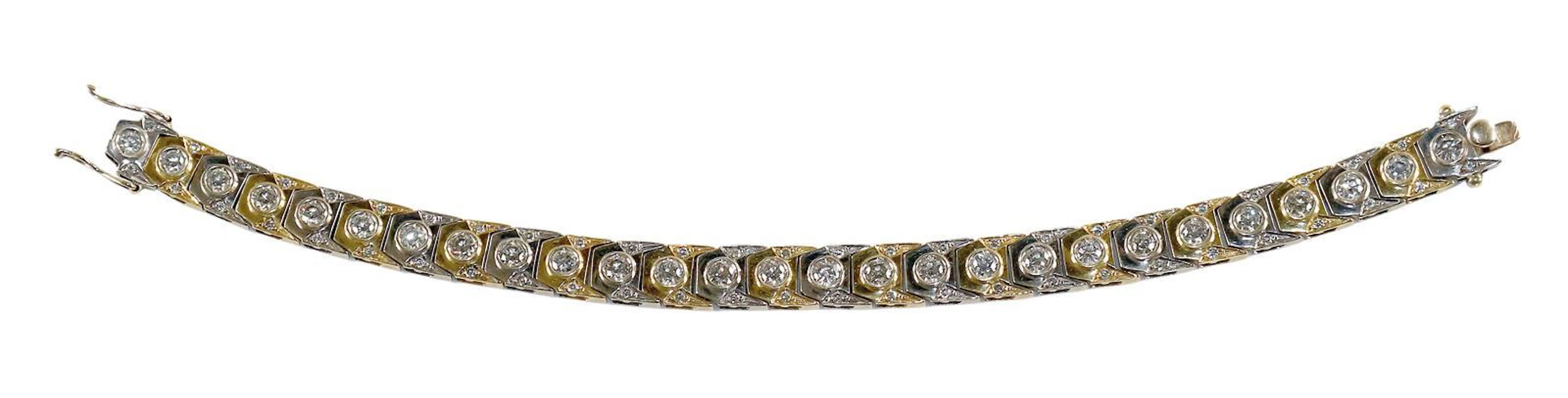 Armband. Gelb/Weissgold. 18K. 29 gr. Mit 81 Brillianten. Farbgrad