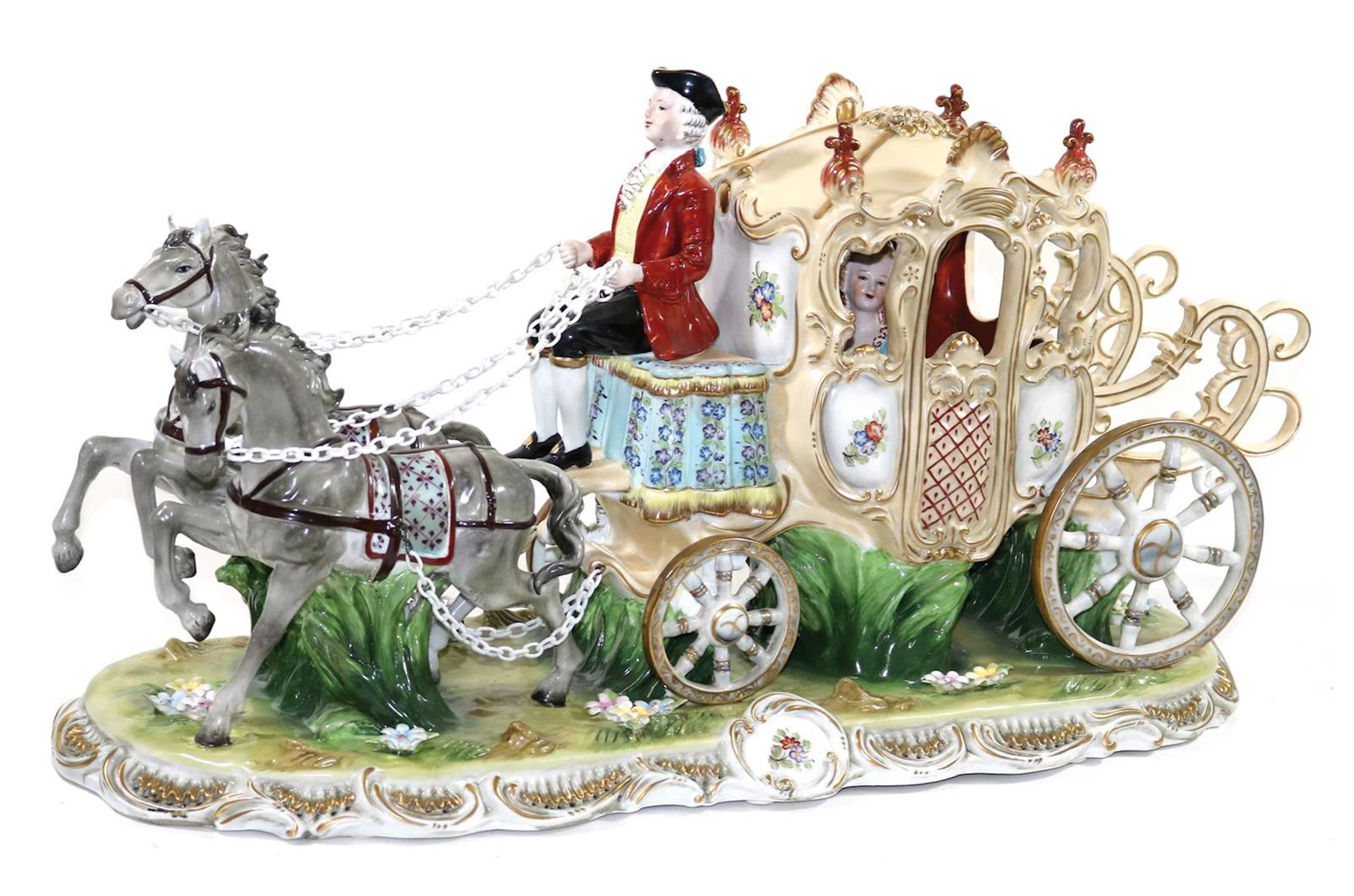 Prachtkutsche Porzellankutsche mit Kavallier und innsitzender Edeldame.