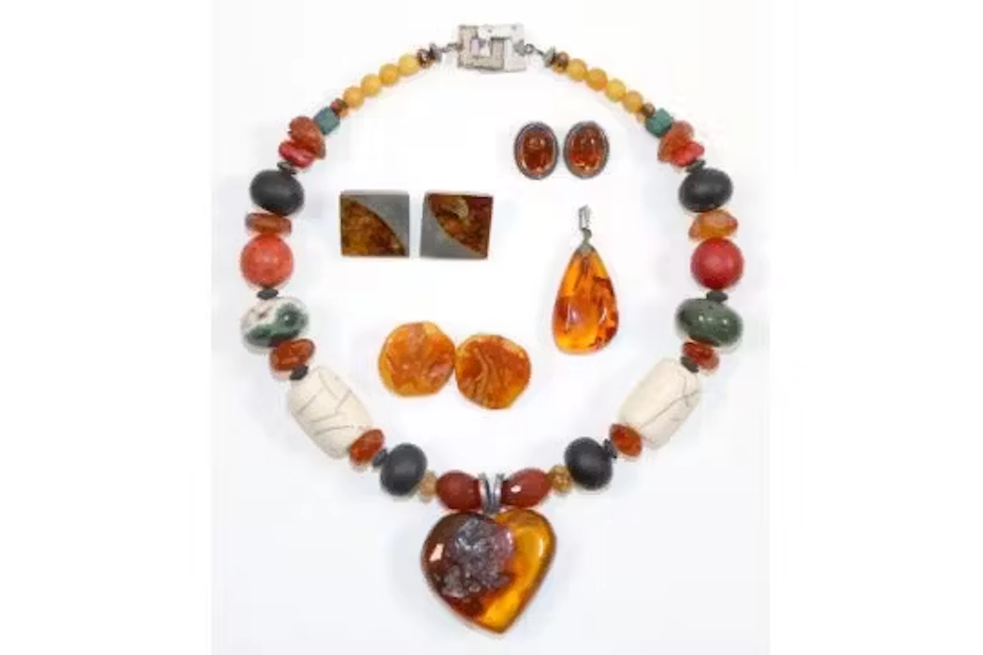 Bernsteinschmuck.