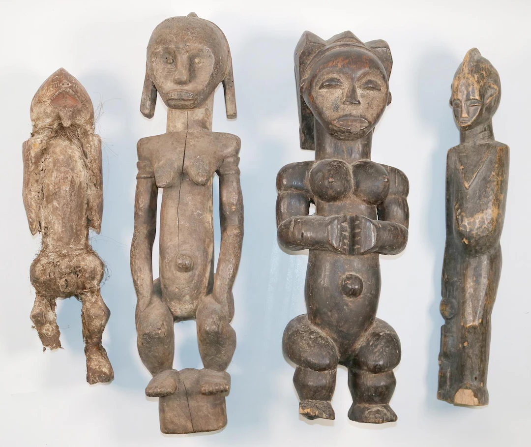 Kultfiguren. Zwei Holzfiguren