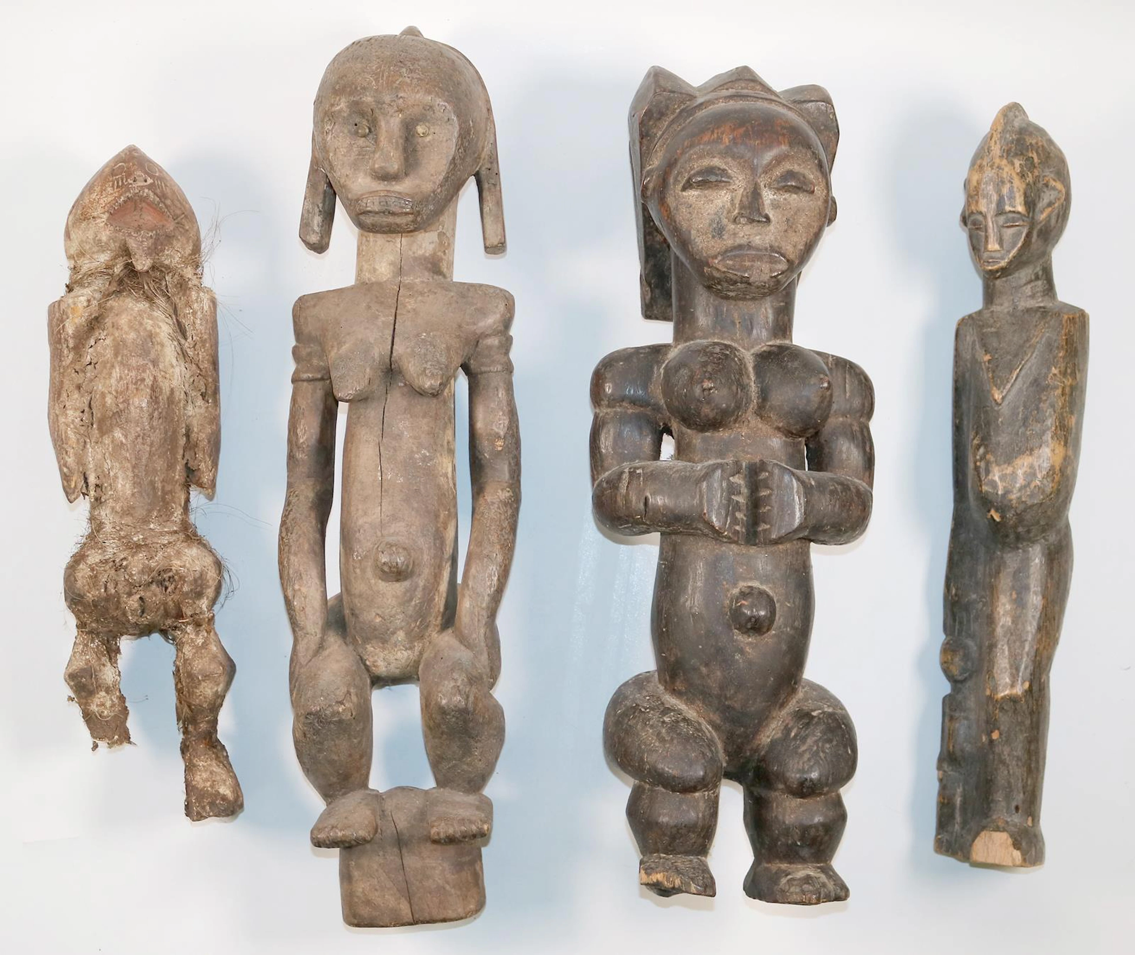 Kultfiguren. Zwei Holzfiguren