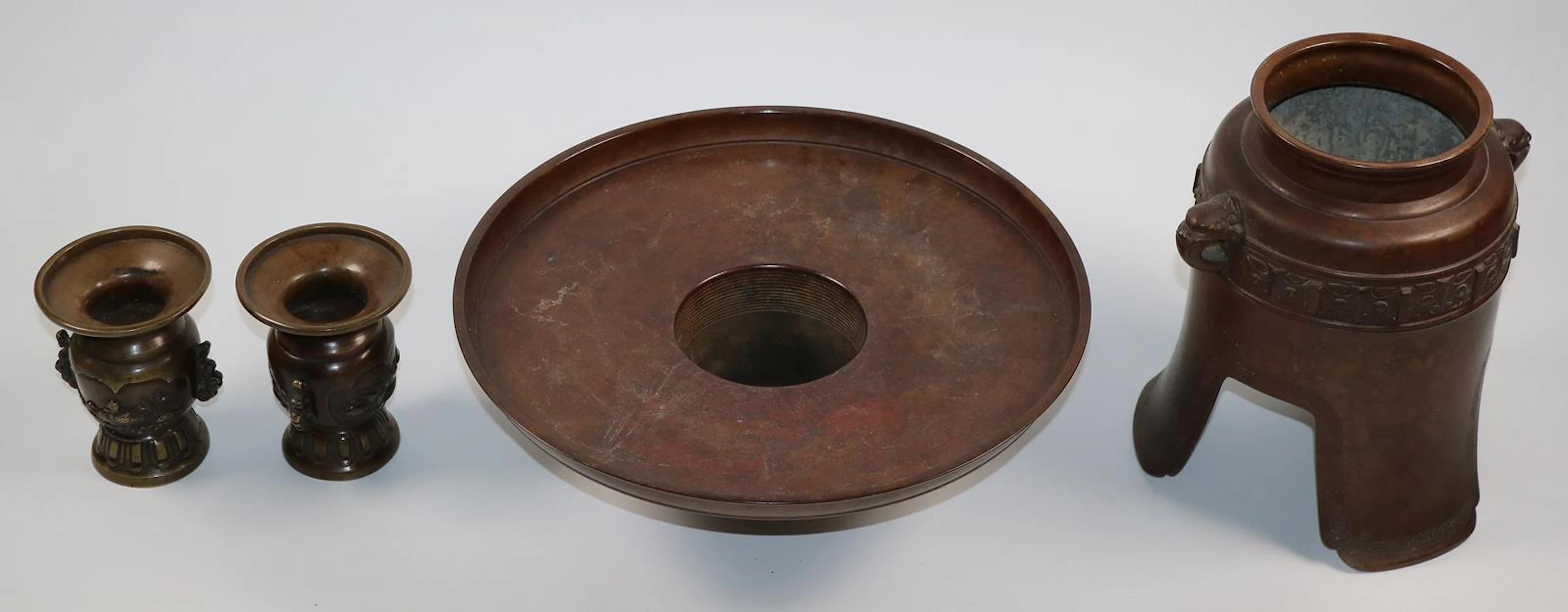 Japan, Bronzegefäße der Meiji-Periode. Ikebanavasa