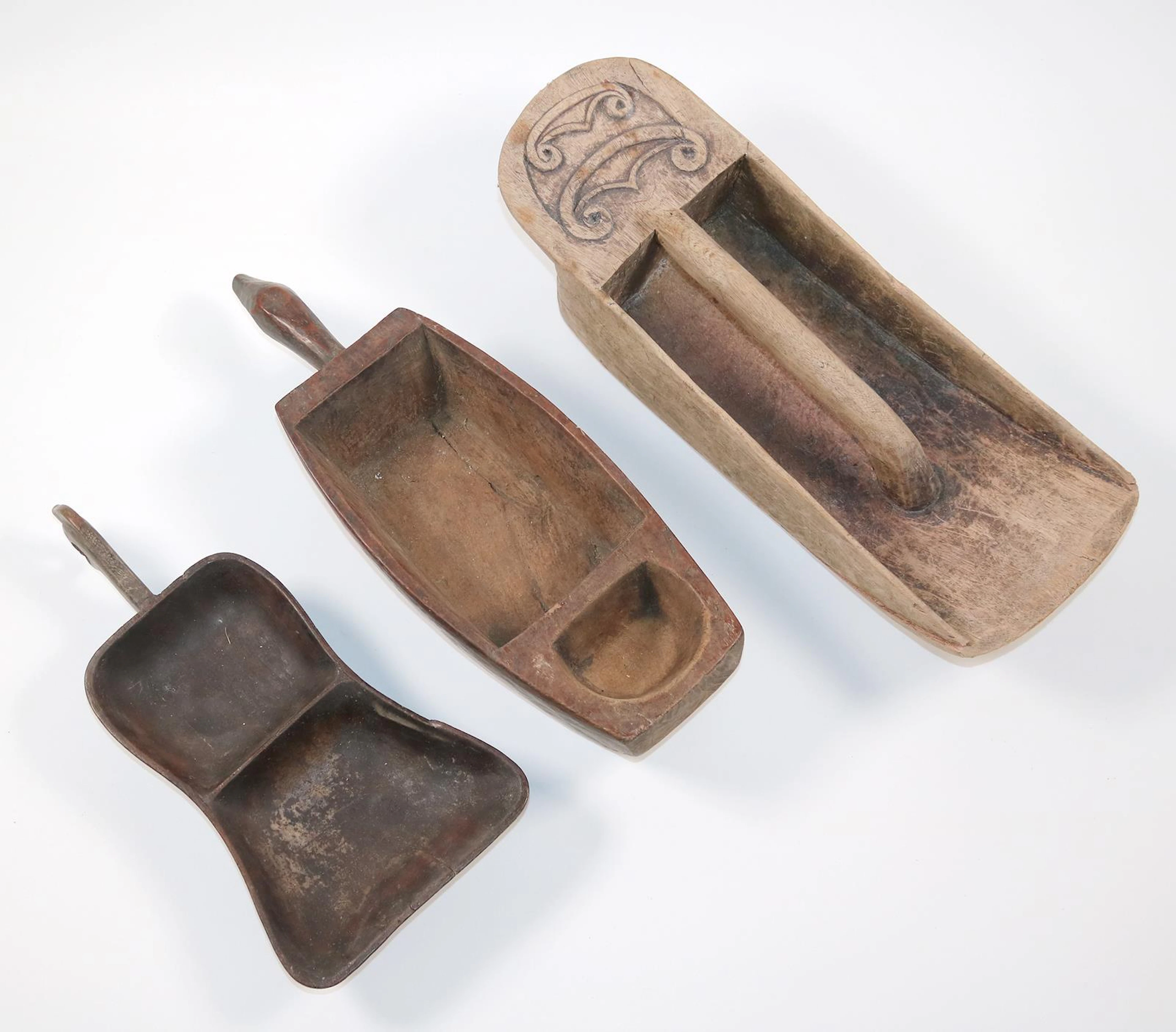 Massim Canoe Bailers. 3 hölzerne Schöpfkellen Papua Neuguinea. L: 30 - 38