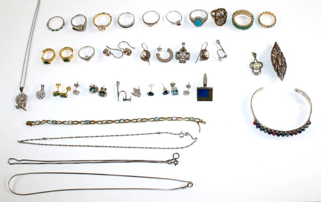 Silberschmuck. Sammlung aus Ringen
