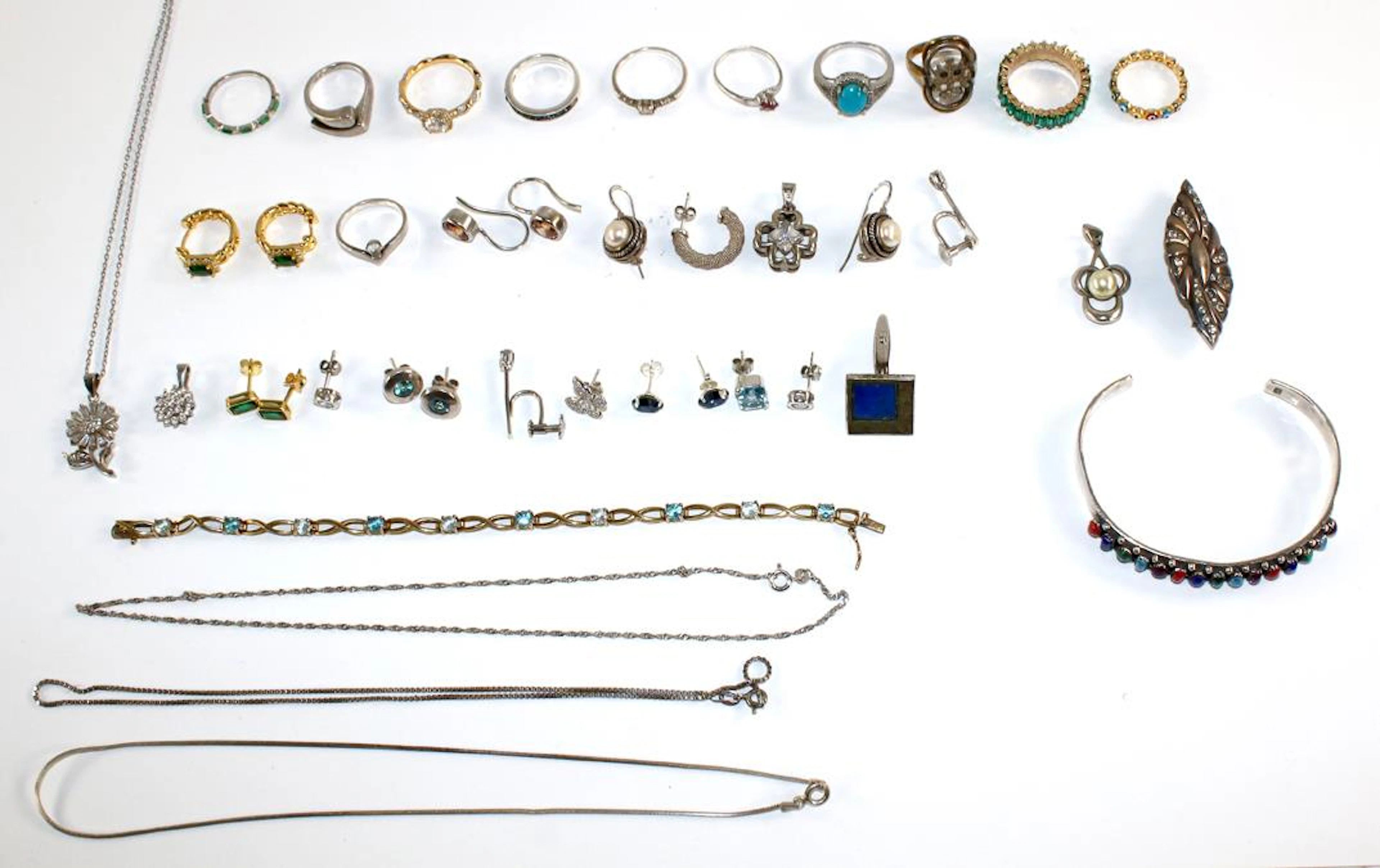 Silberschmuck. Sammlung aus Ringen