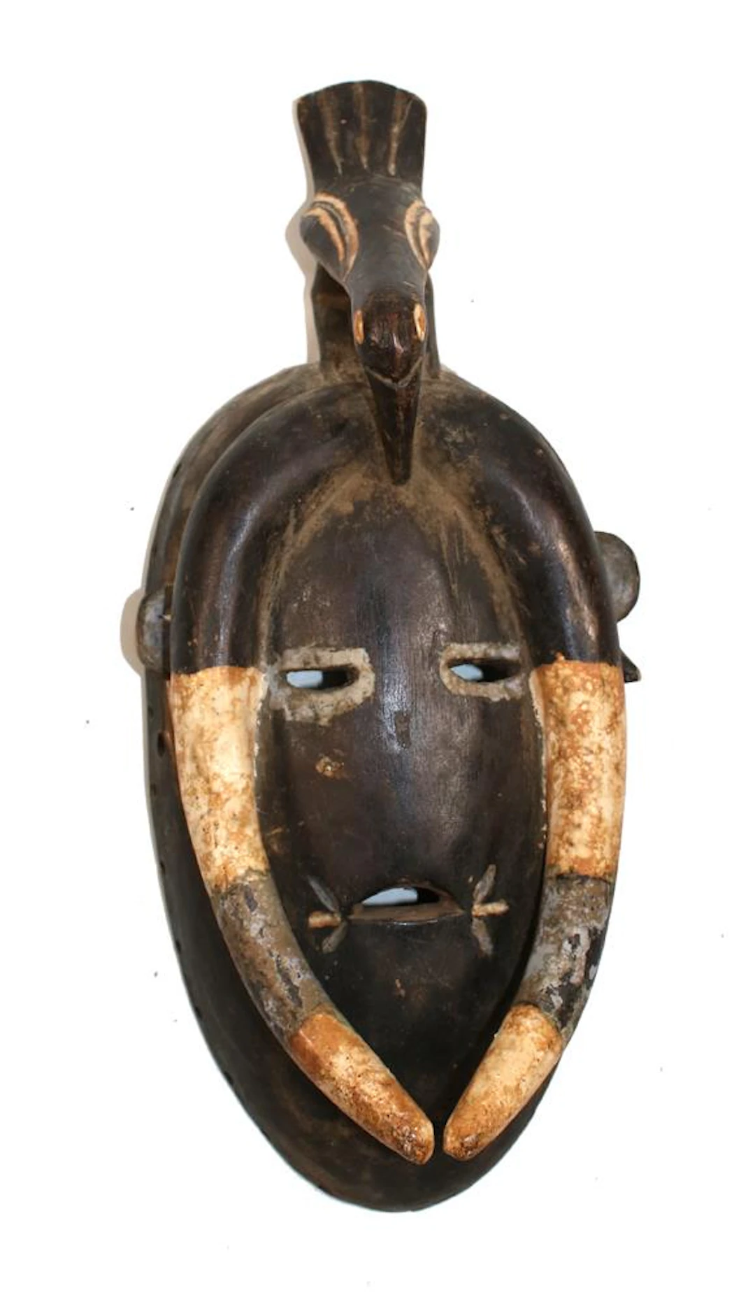 Guro Elfenbeinküste. Maske mit nach unten laufendem Gehörn