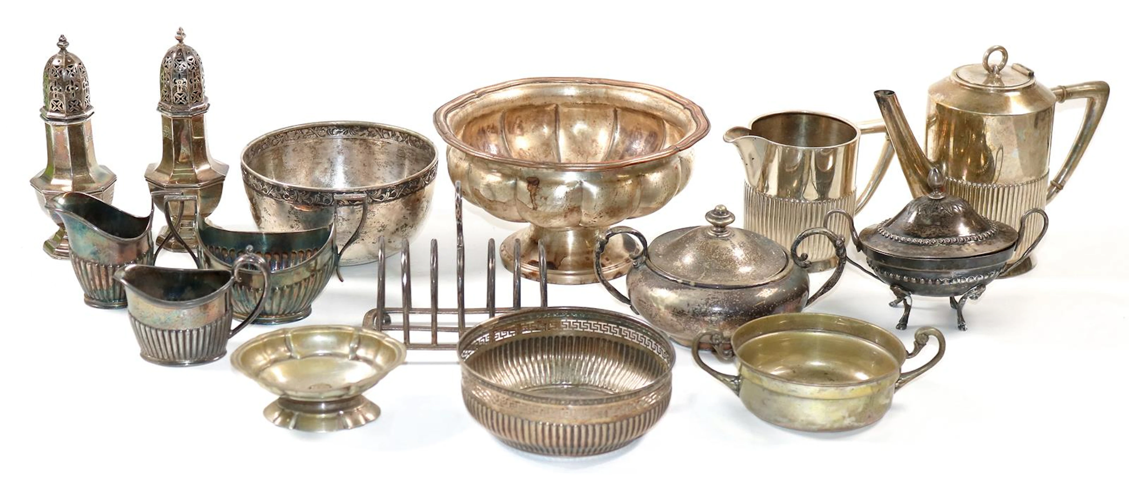 Silber u. versilbertes. Sammlung aus englischem u. deutschem Silber.