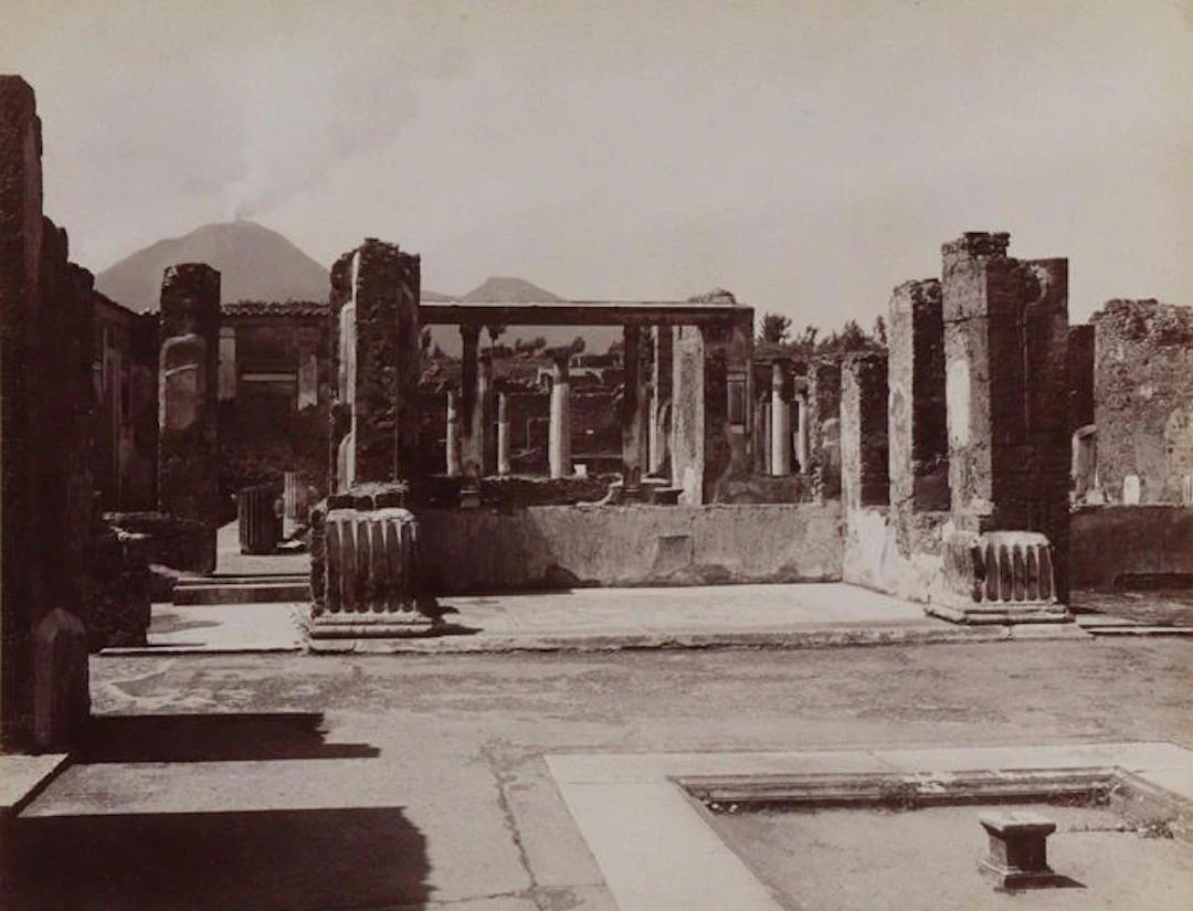 Pompei. 15 Photographien von 1870-1895. Darunter Aufnahmen u.a. von