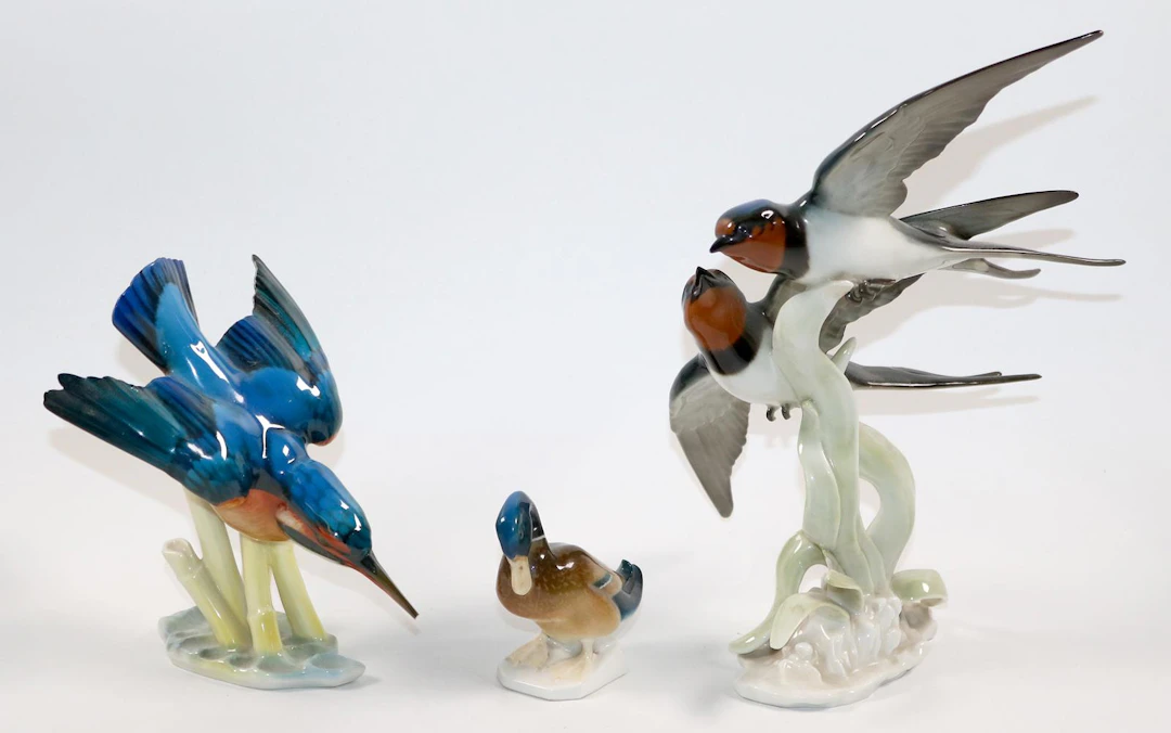 Hutschenreuther Kunstabteilung. Paar fliegende Schwalben naturalistische