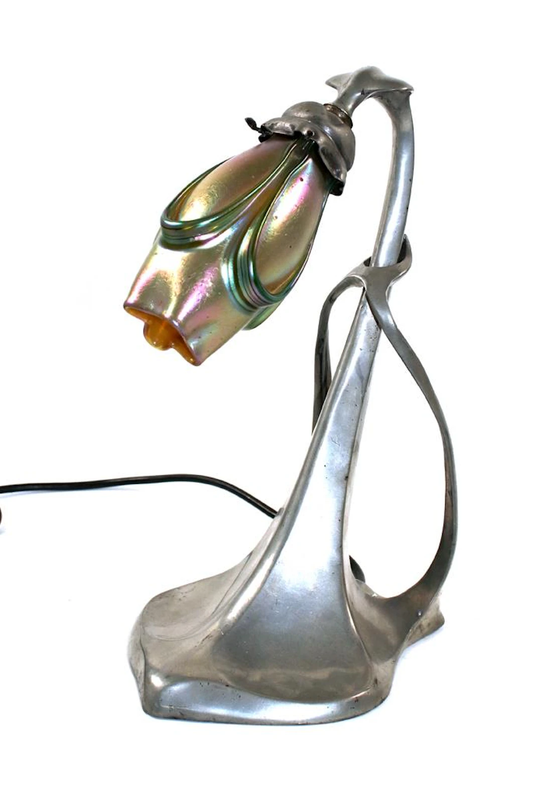 Lötz Tischlampe. Um 1900. Auf feinem Zinn-Jugendstilfuß. Floraler