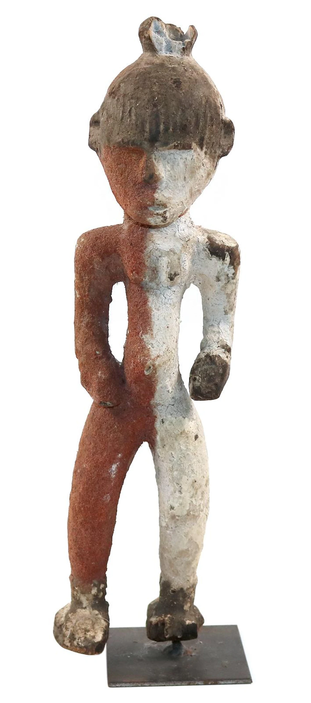 Bateba Phuwe. Stehende Altarfigur Holz geschnitzt mit roter u