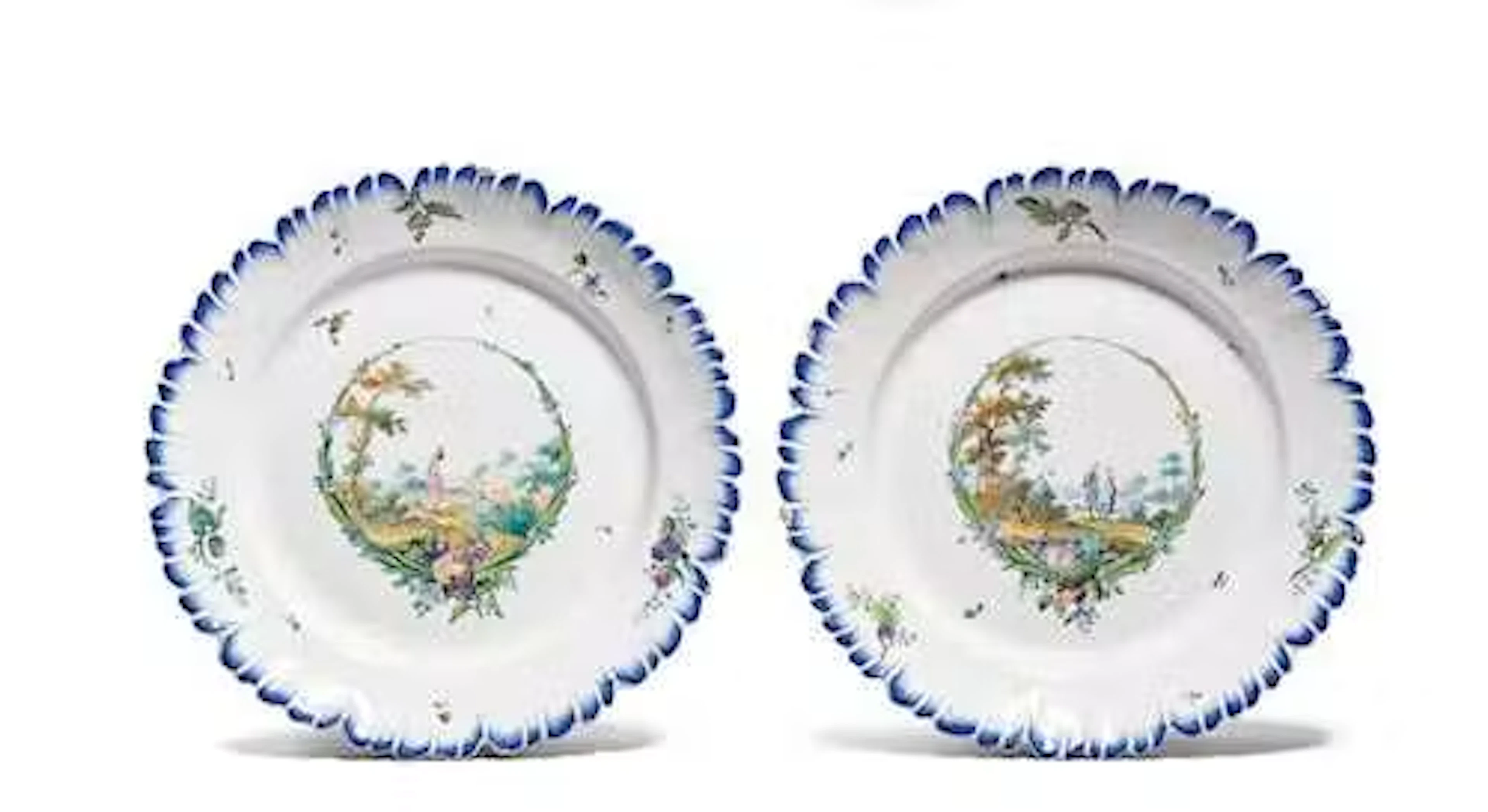 PAIR OF PLATES "A BORD DÉCHIQUETÉ ET PEIGNÉ"