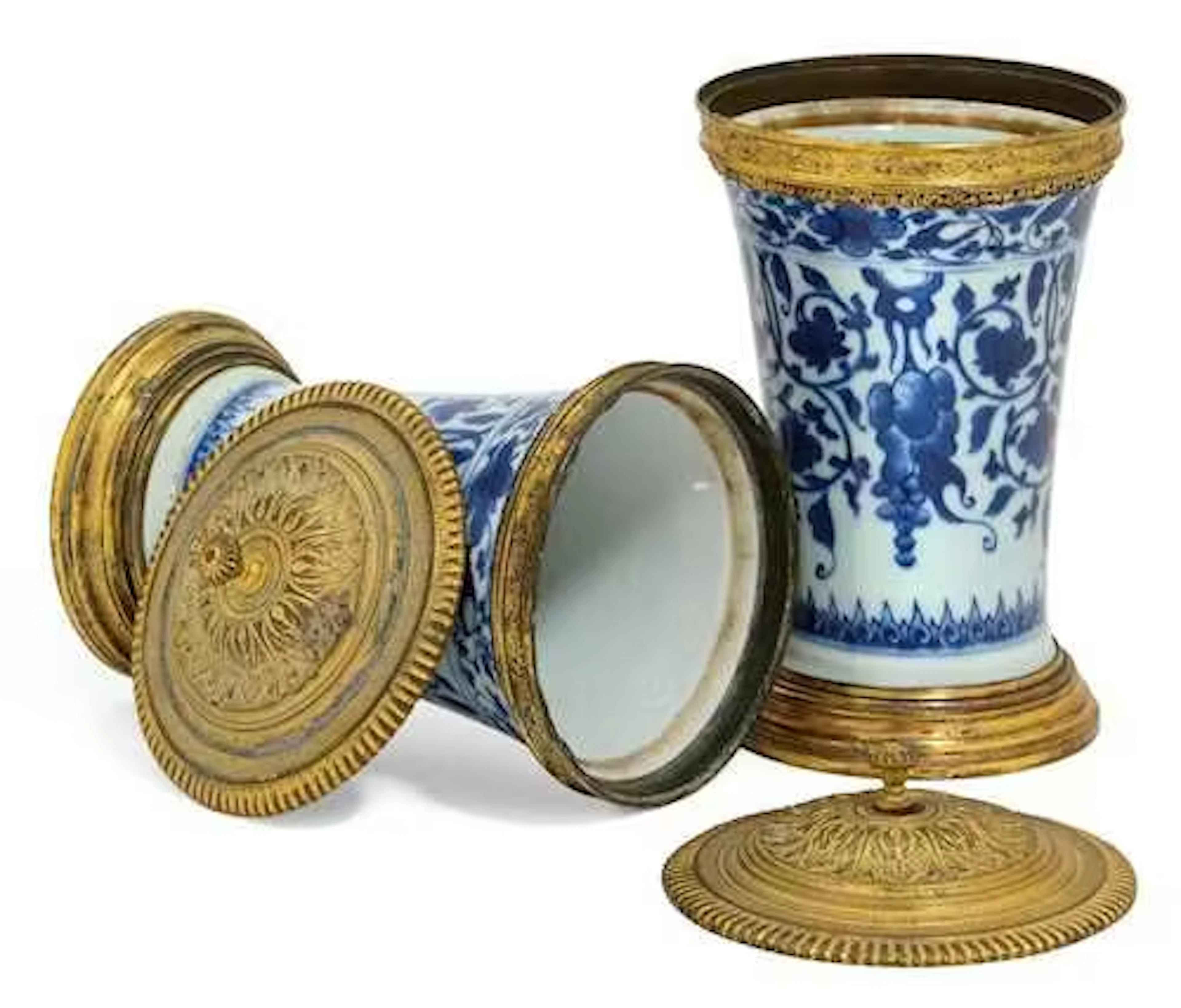A PAIR OF MOUNTED LIDDED VASES