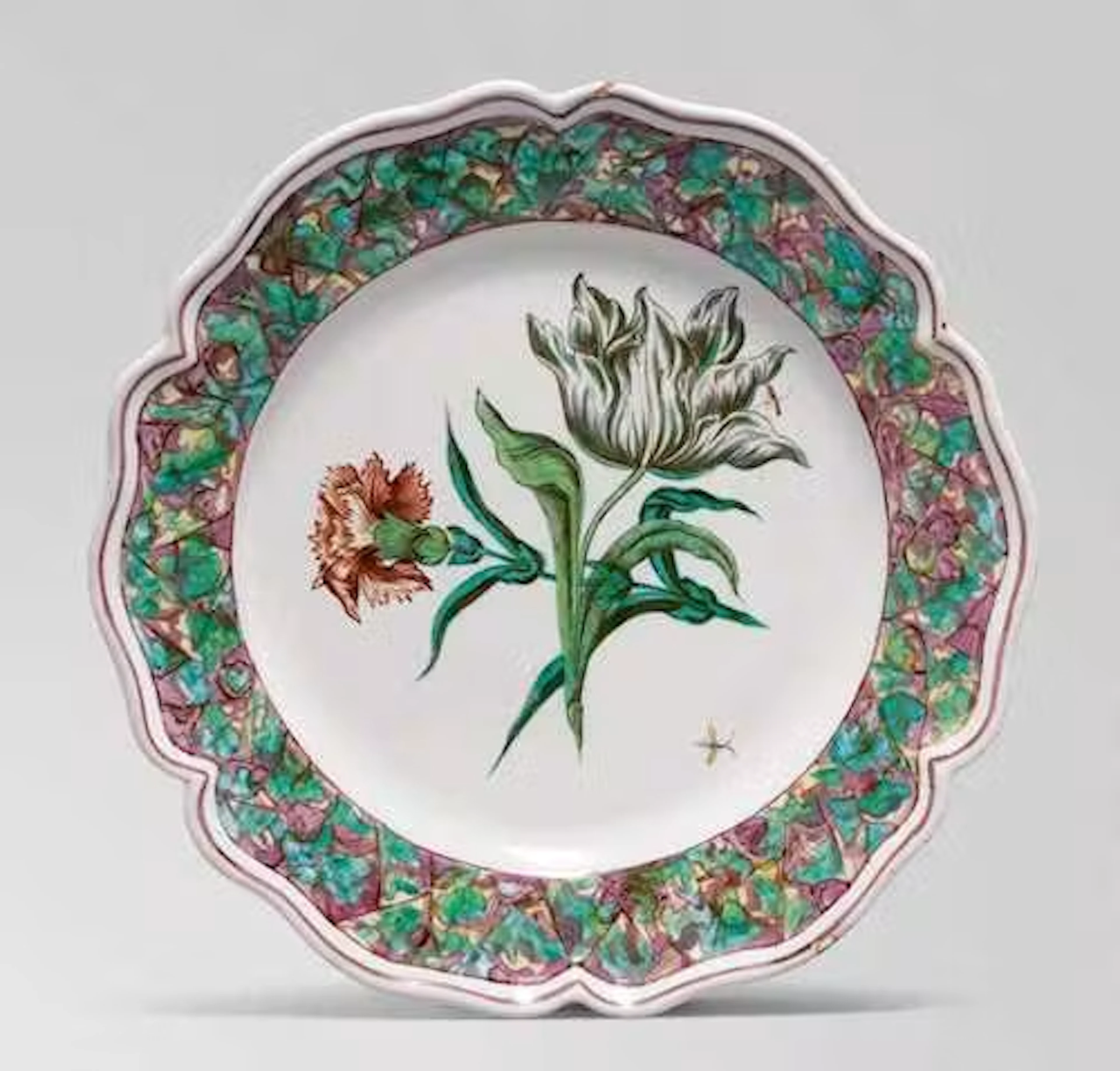 PLATE WITH MARBLED DECORATION