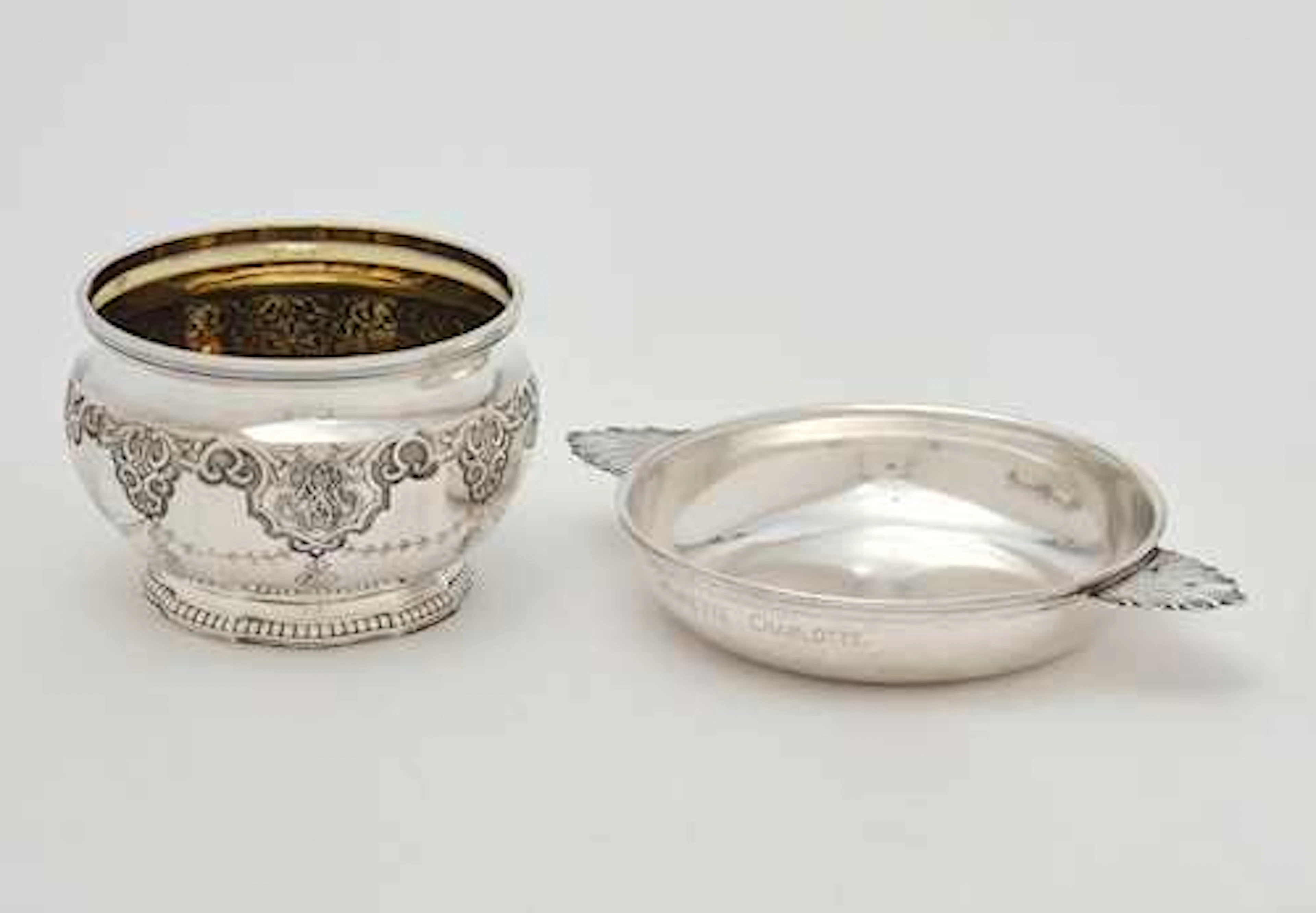 LOT COMPRISING A BOWL AND A PORRIDGE BOWL