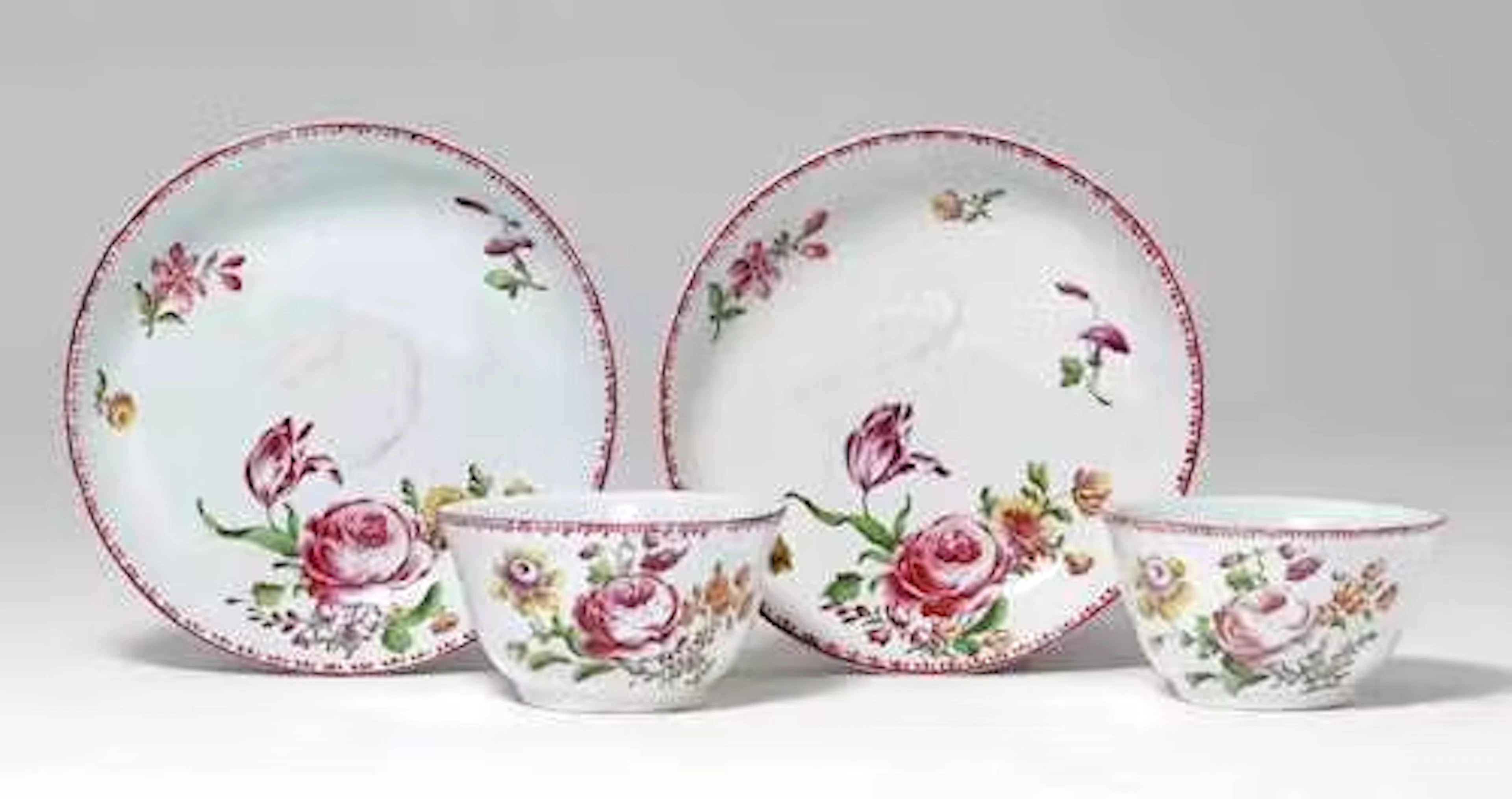 PAIR OF SMALL CUPS WITH SMALL SAUCERS