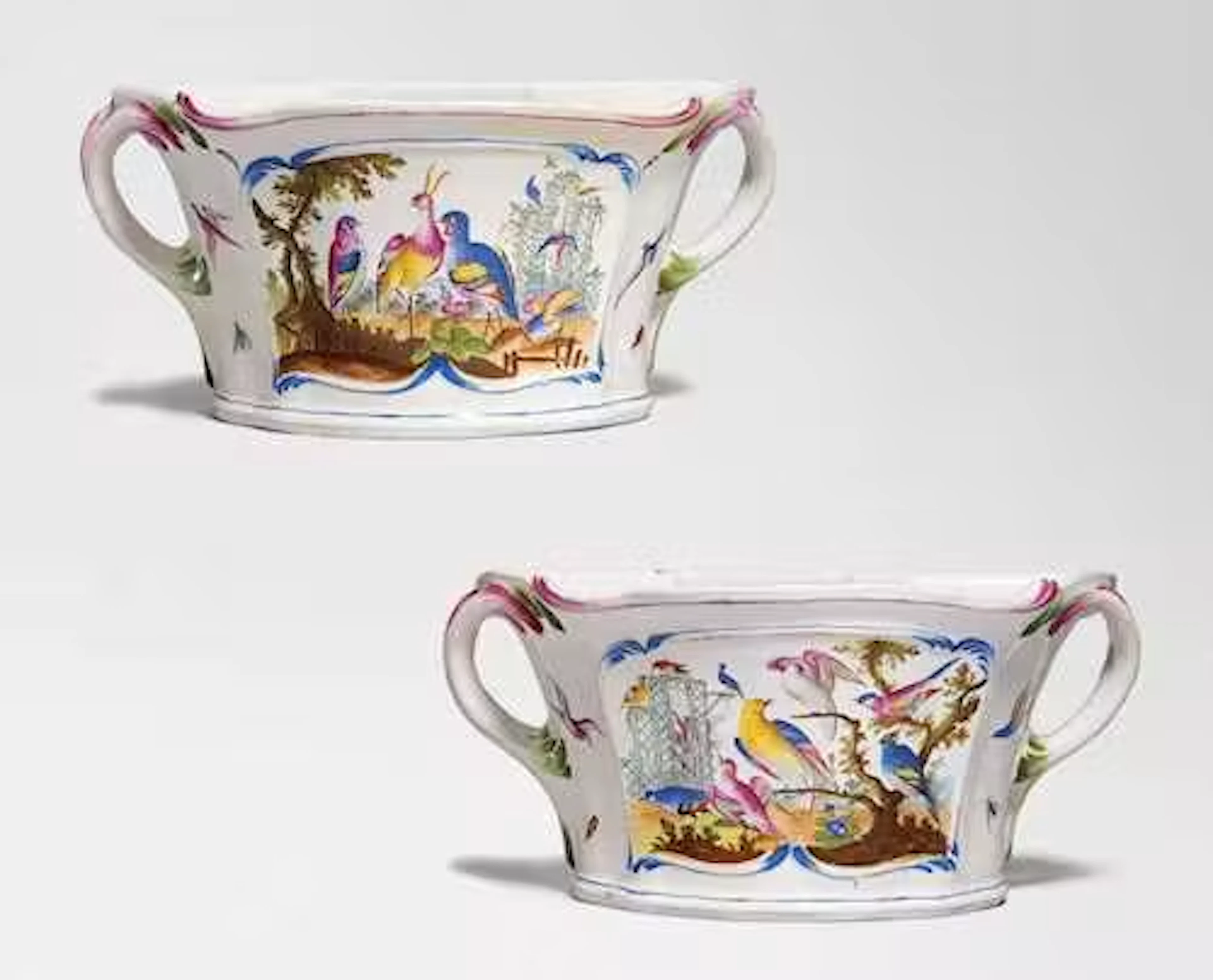 PAIR OF BOUQUETIÈRES "D'APPLIQUE"