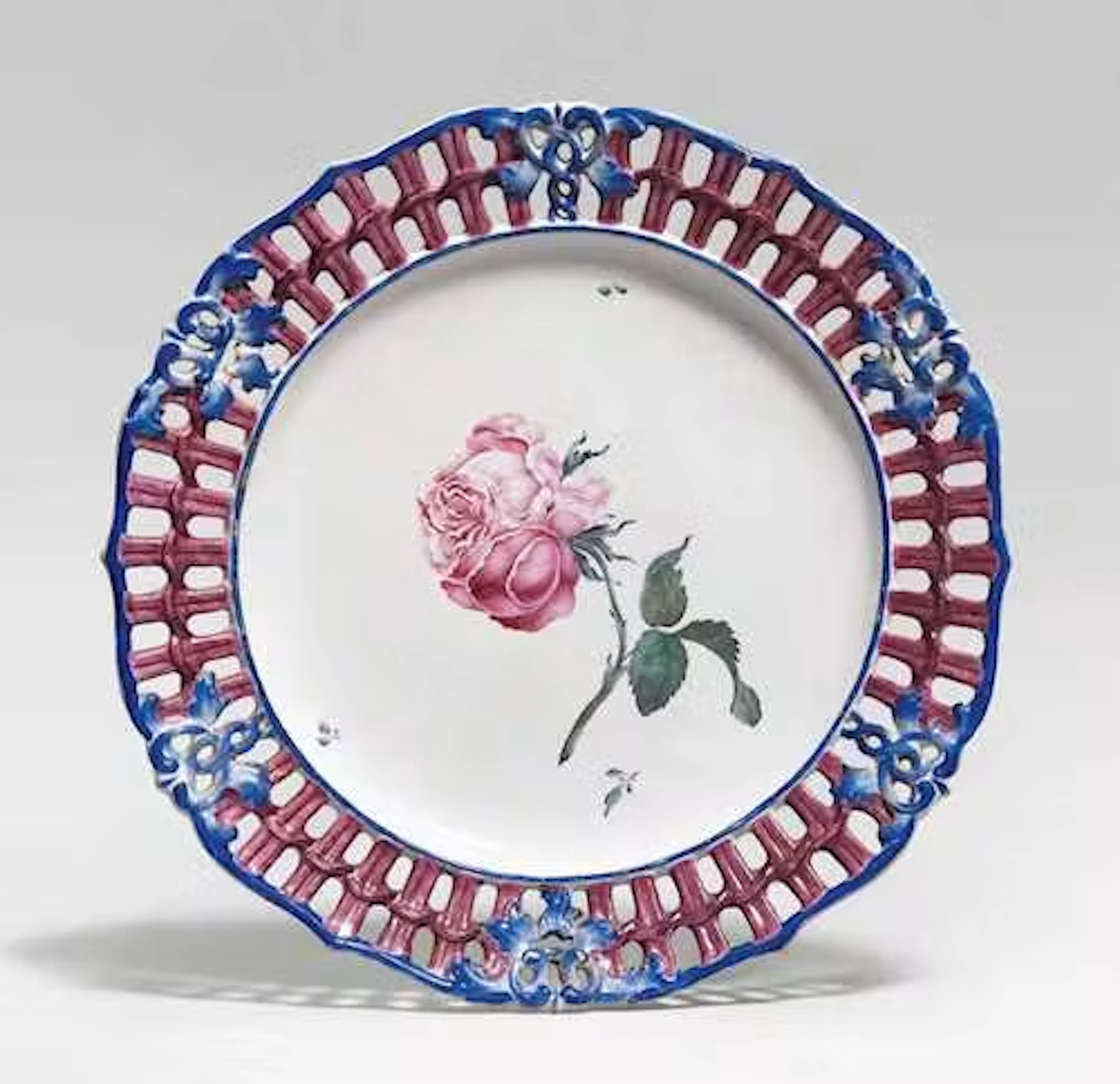 PIERCED PLATE WITH A ROSE