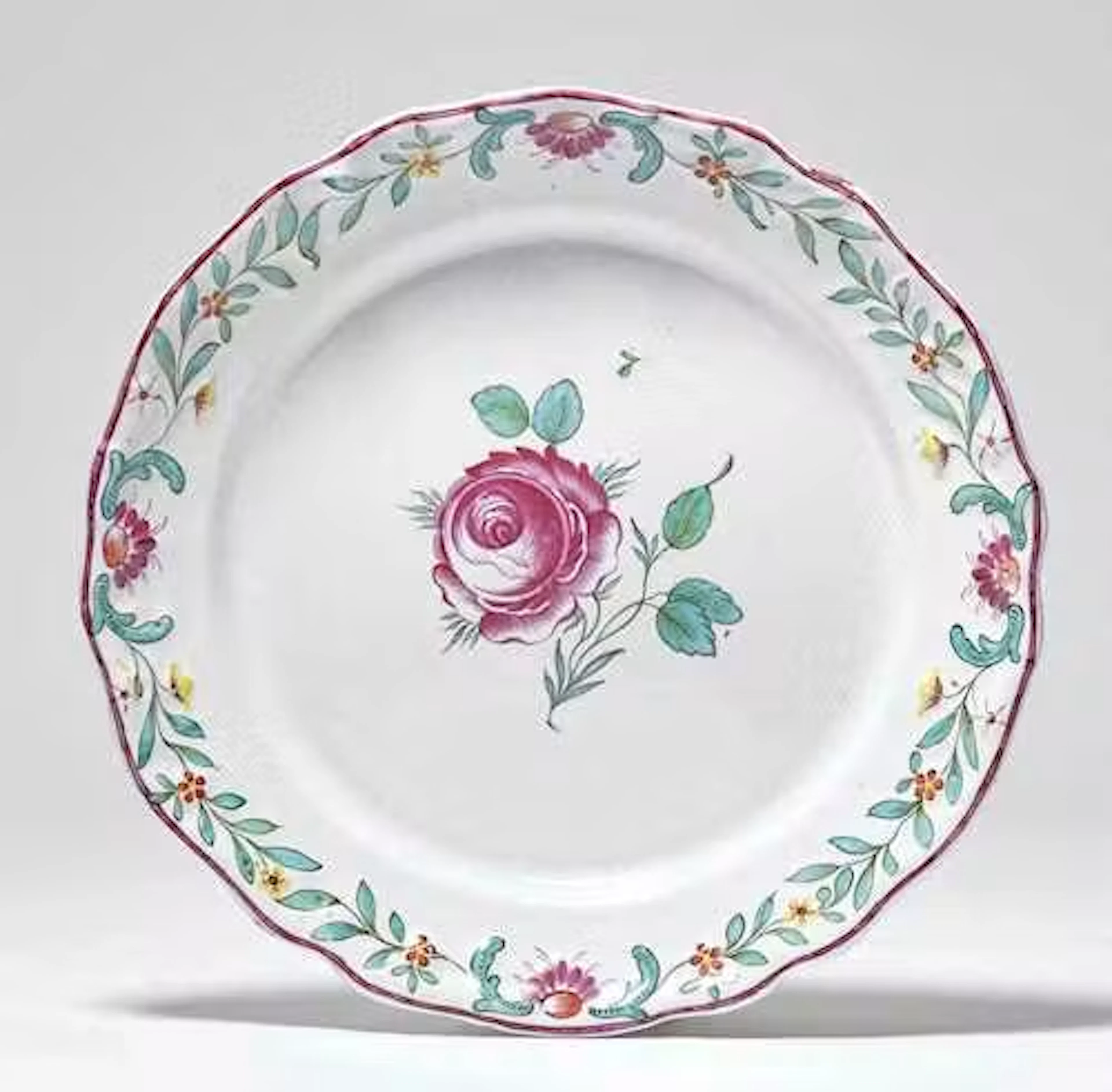 PLATE WITH RELIEF FLOWERS IN THE 'RASPBERRY PATTERN'