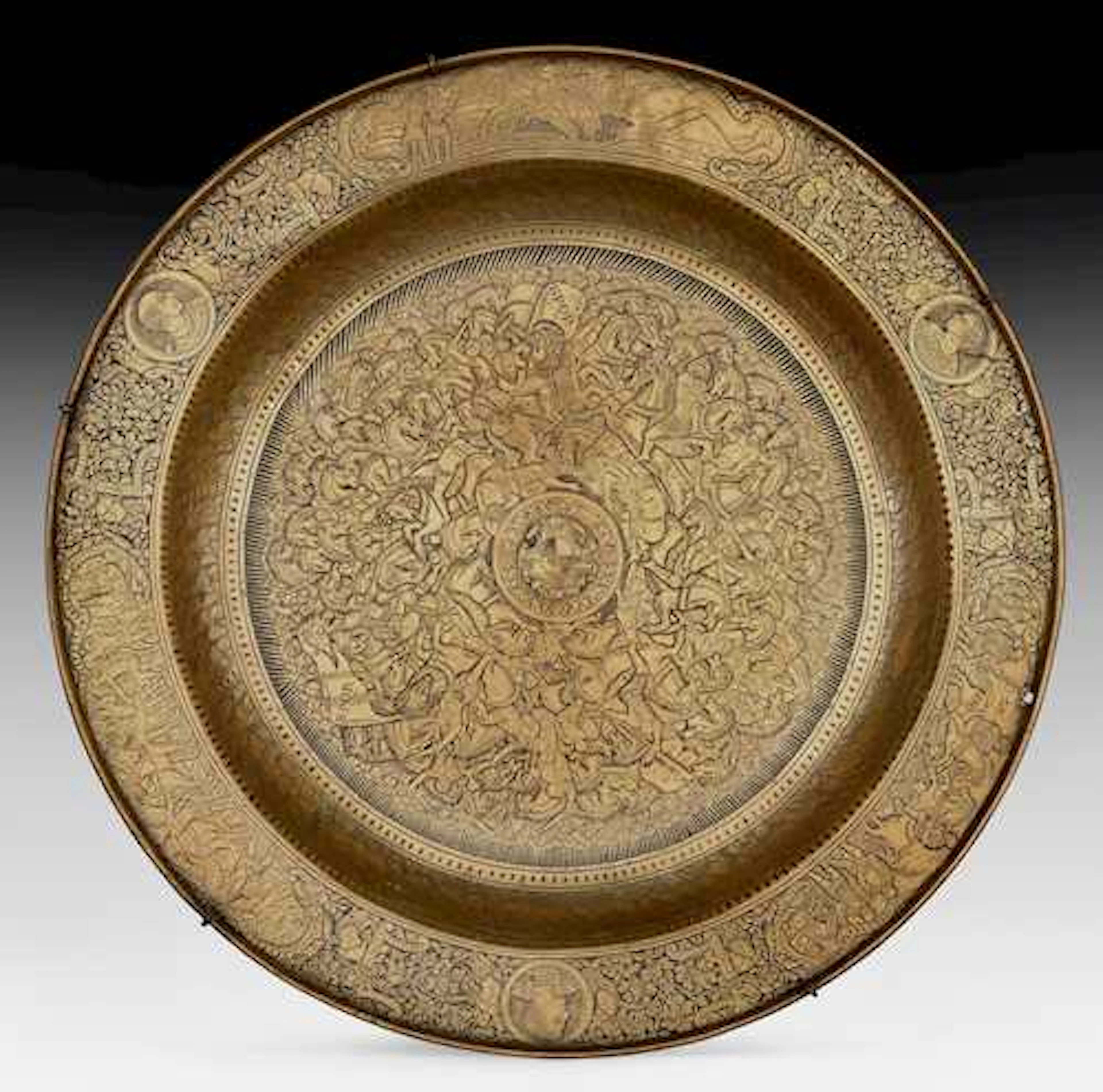 ISTORIATO PLATE WITH A FAMILY COAT-OF-ARMS - The Embden Collection