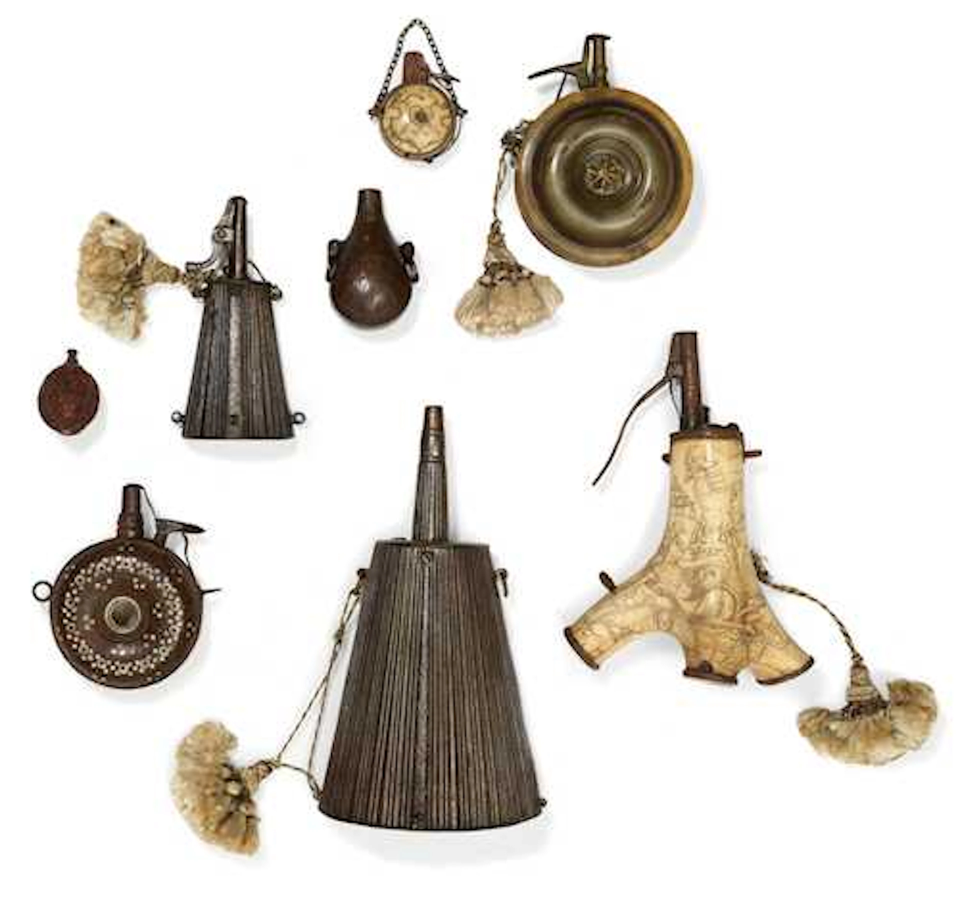 LOT COMPRISING EIGHT ASSORTED POWDER FLASKS