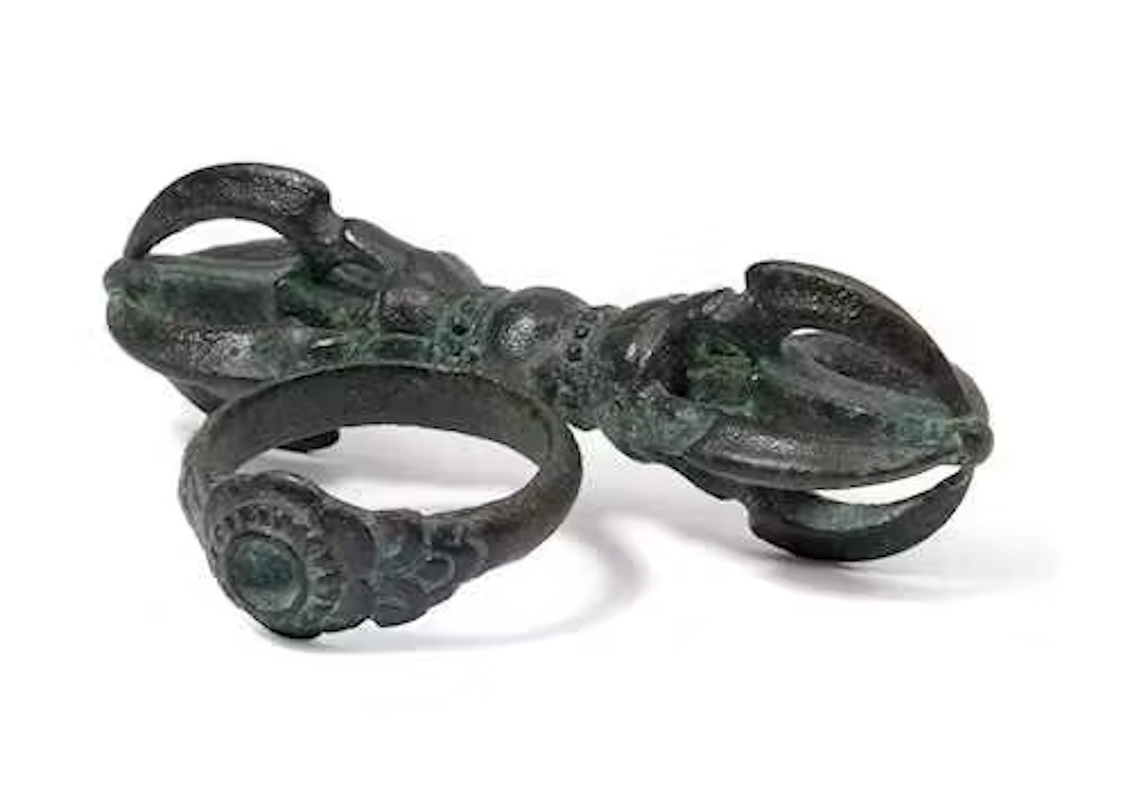 A FINE BRONZE VAJRA RING