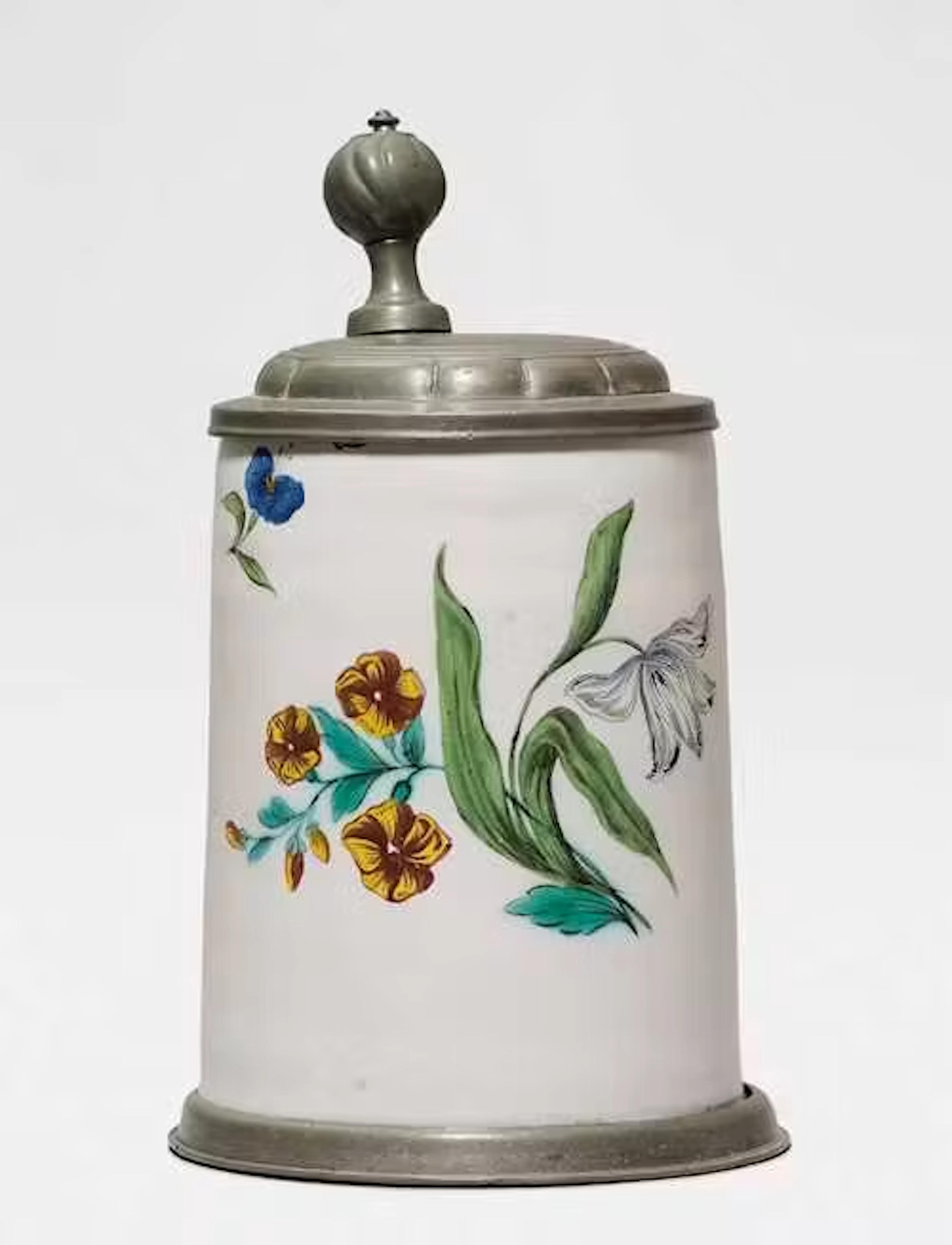 SMALL CYLINDRICAL TANKARD WITH FLORAL DECORATION