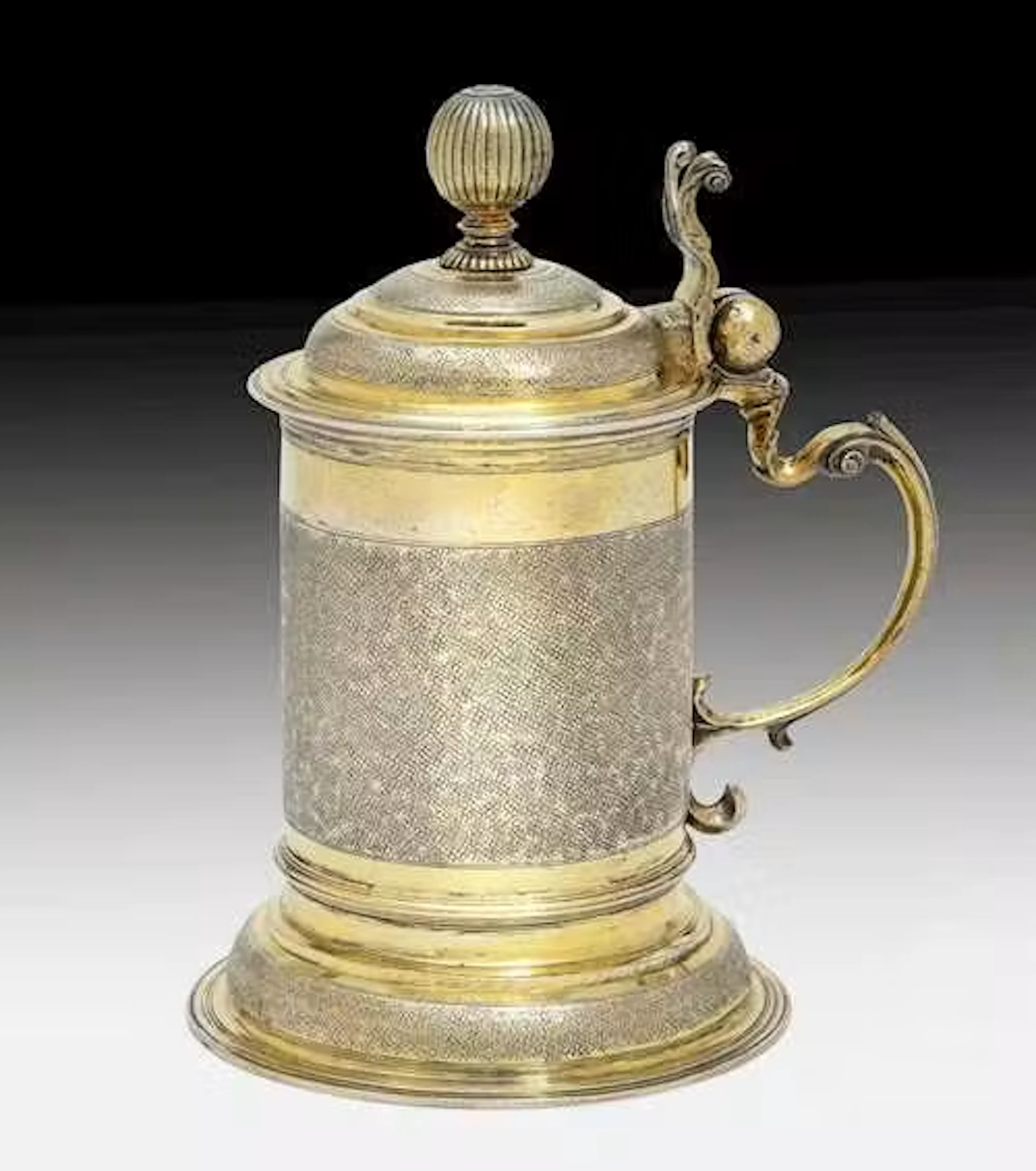 LIDDED TANKARD WITH SNAKESKIN PUNCHWORK