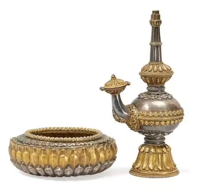 AN EXCELLENT PARCEL-GILT SILVER SET OF KUNDIKA AND BOWL
