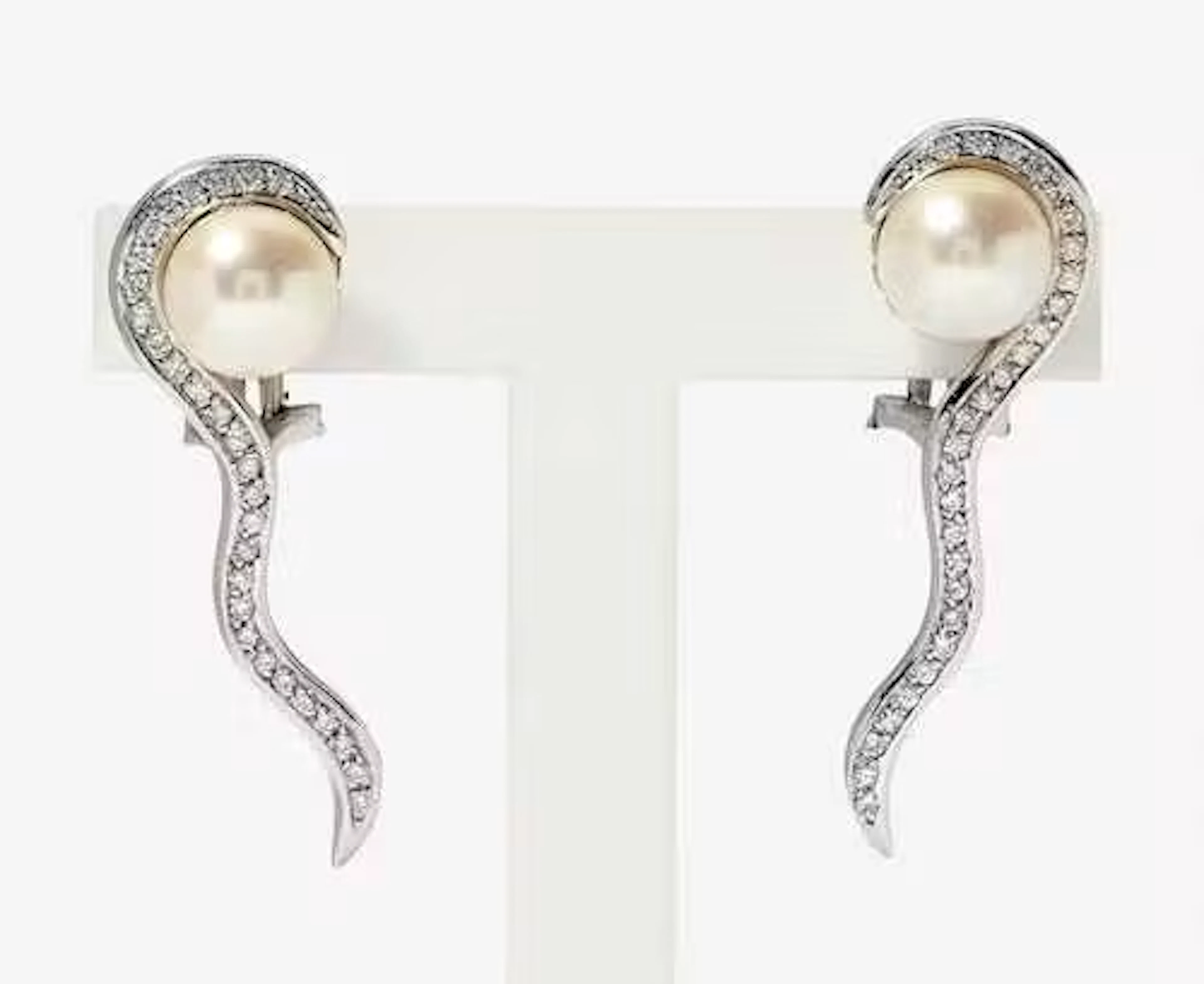PEARL AND DIAMOND EARCLIPS