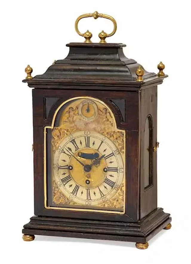 SMALL MANTEL CLOCK WITH DATE AND QUARTER-HOUR STRIKE