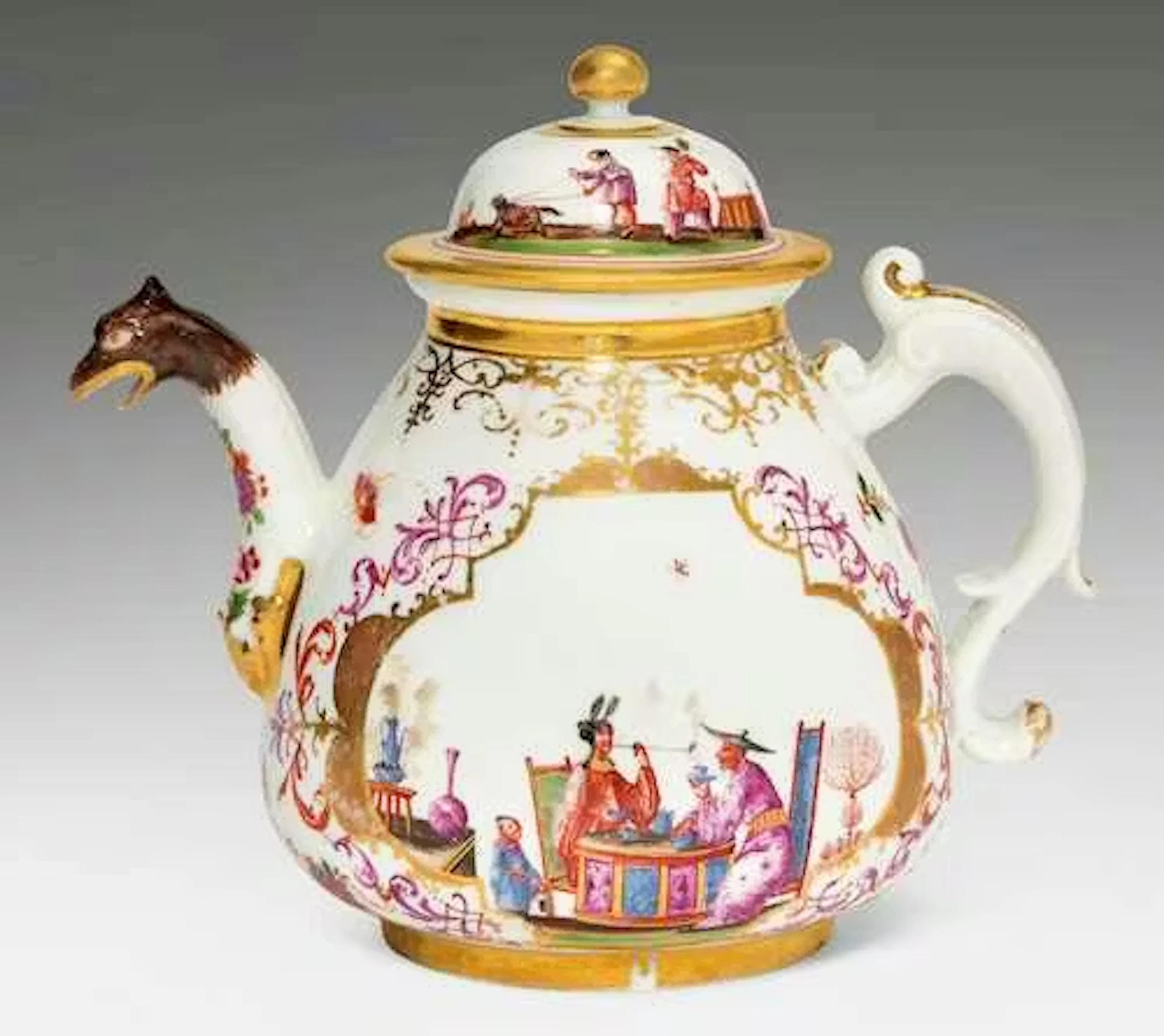 A TEAPOT WITH CHINOISERIE DECORATION