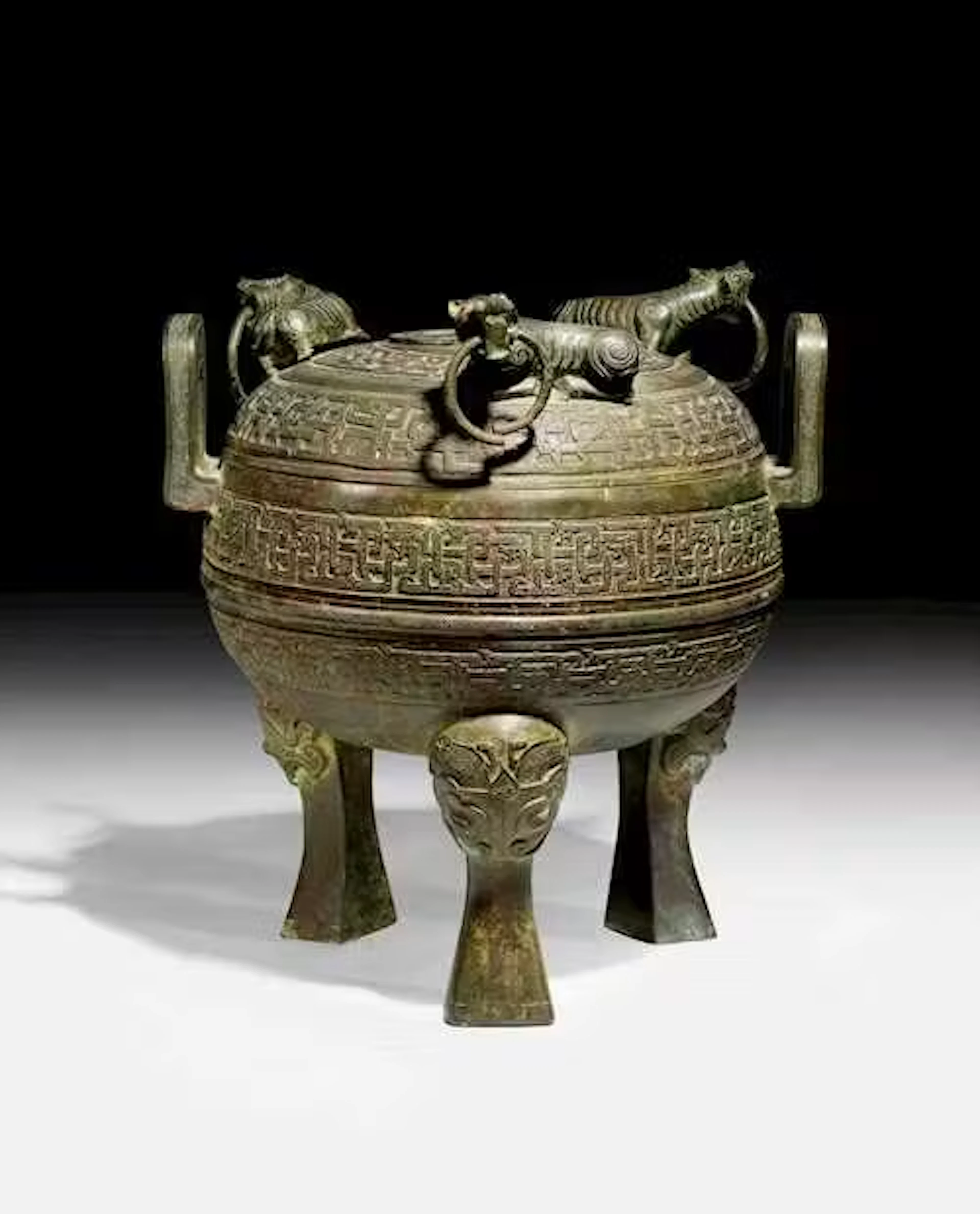 A LARGE ARCHAISTIC BRONZE VESSEL, 'DING'